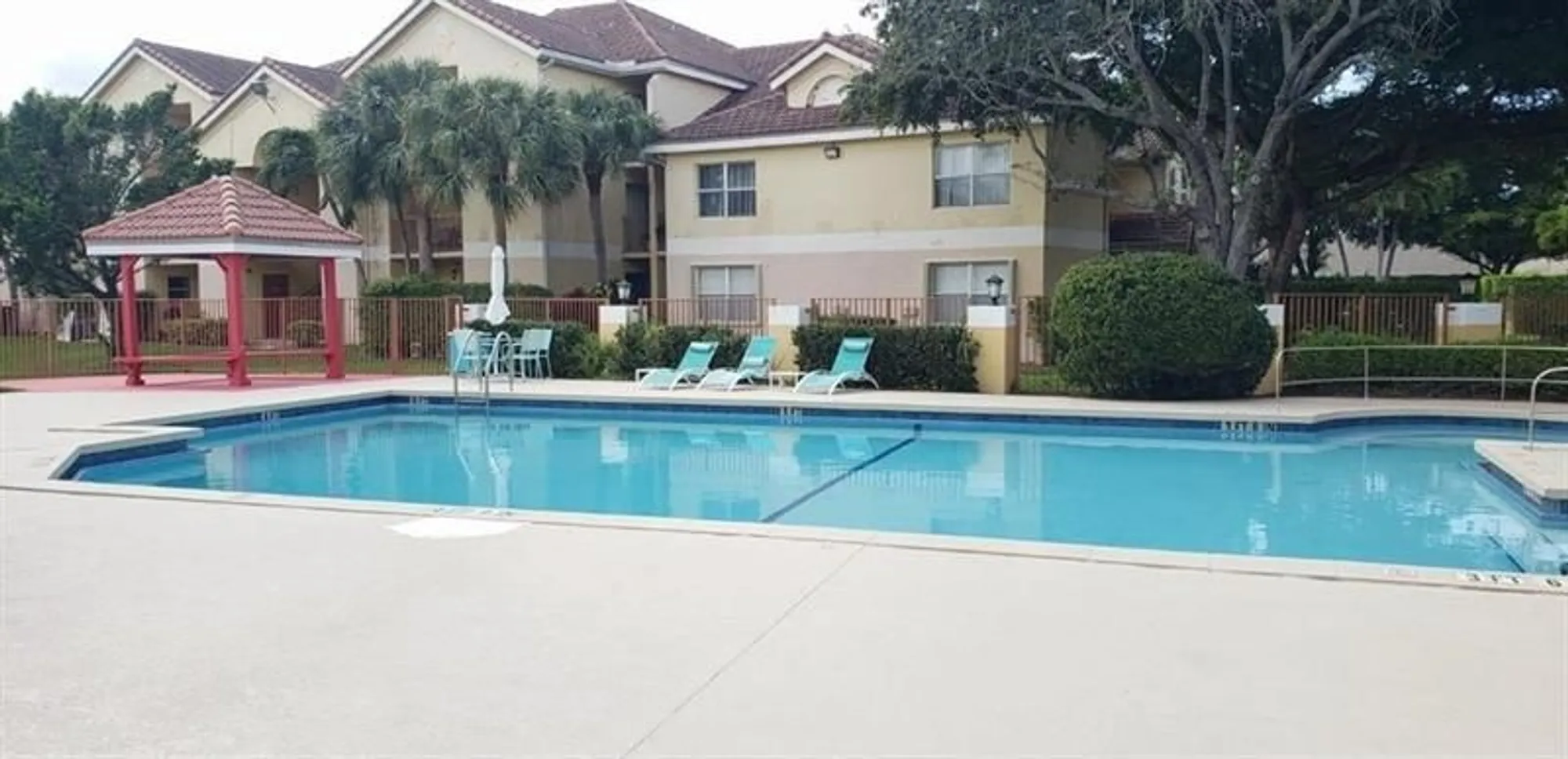 Property Slideshow image 11 of 12 | 7630 westwood dr 321, Tamarac, FL, 33321