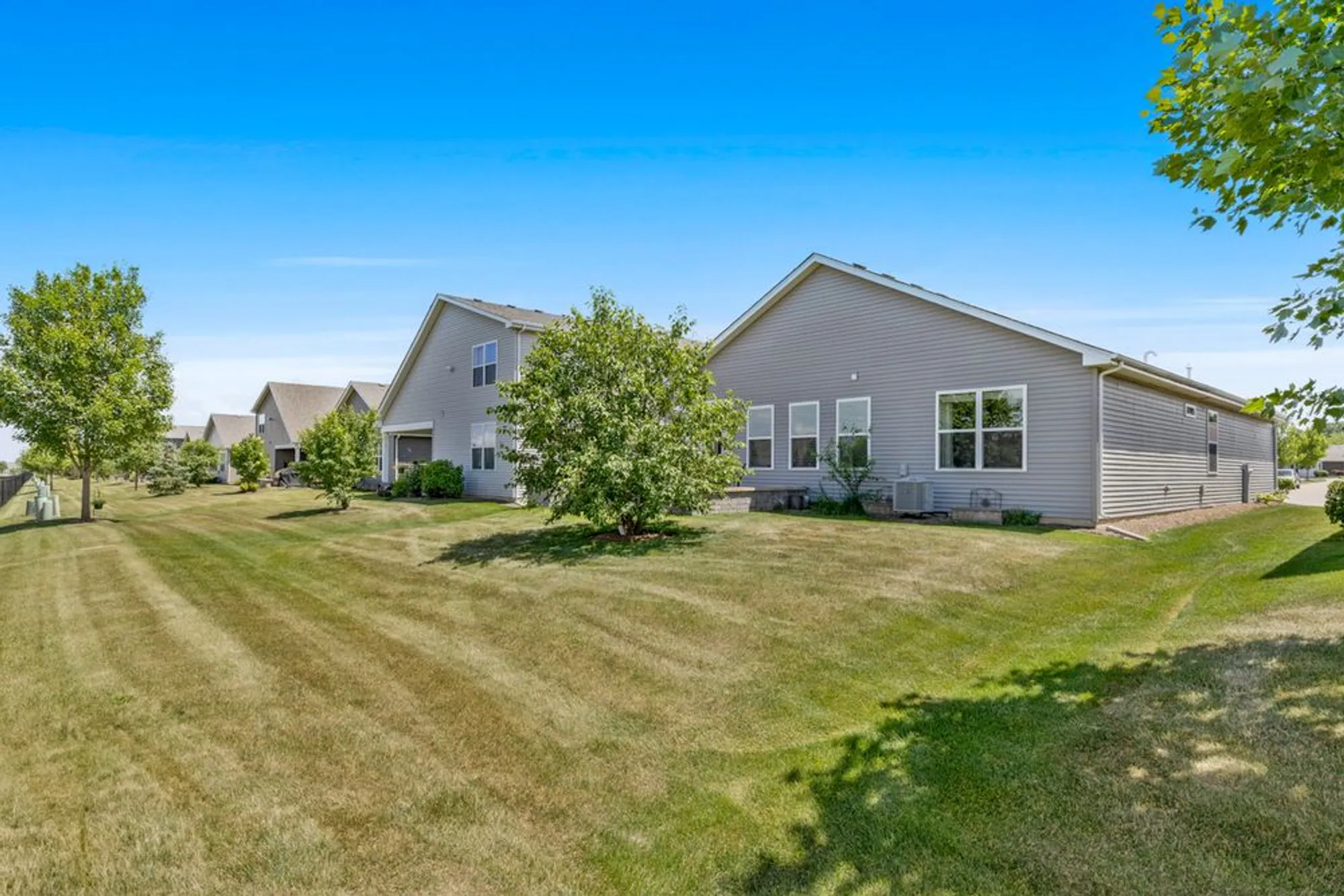 Property Slideshow image 27 of 30 | 1150 americana ave, Pingree Grove, IL, 60140