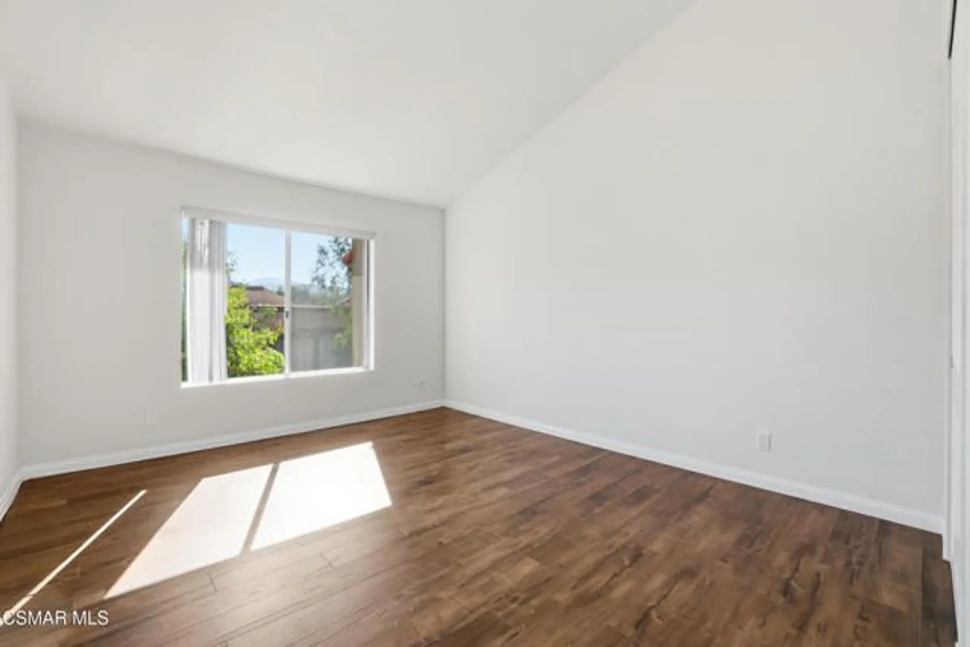 Property Slideshow image 17 of 30 | 245 oakleaf dr apt 205, Thousand Oaks, CA, 91360