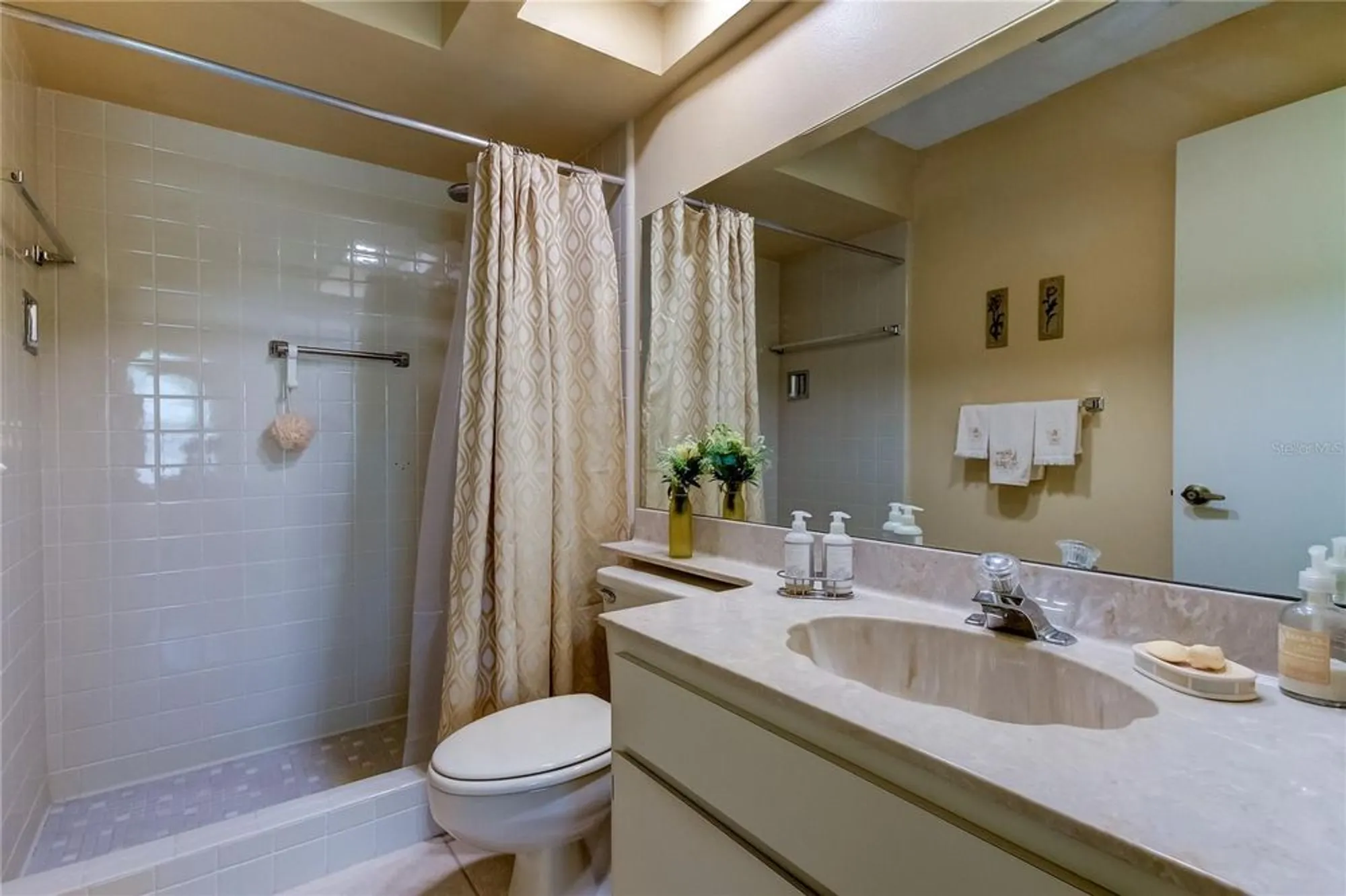 Property Slideshow image 9 of 44 | 3283 hilary cir 2c, Palm Harbor, FL, 34684