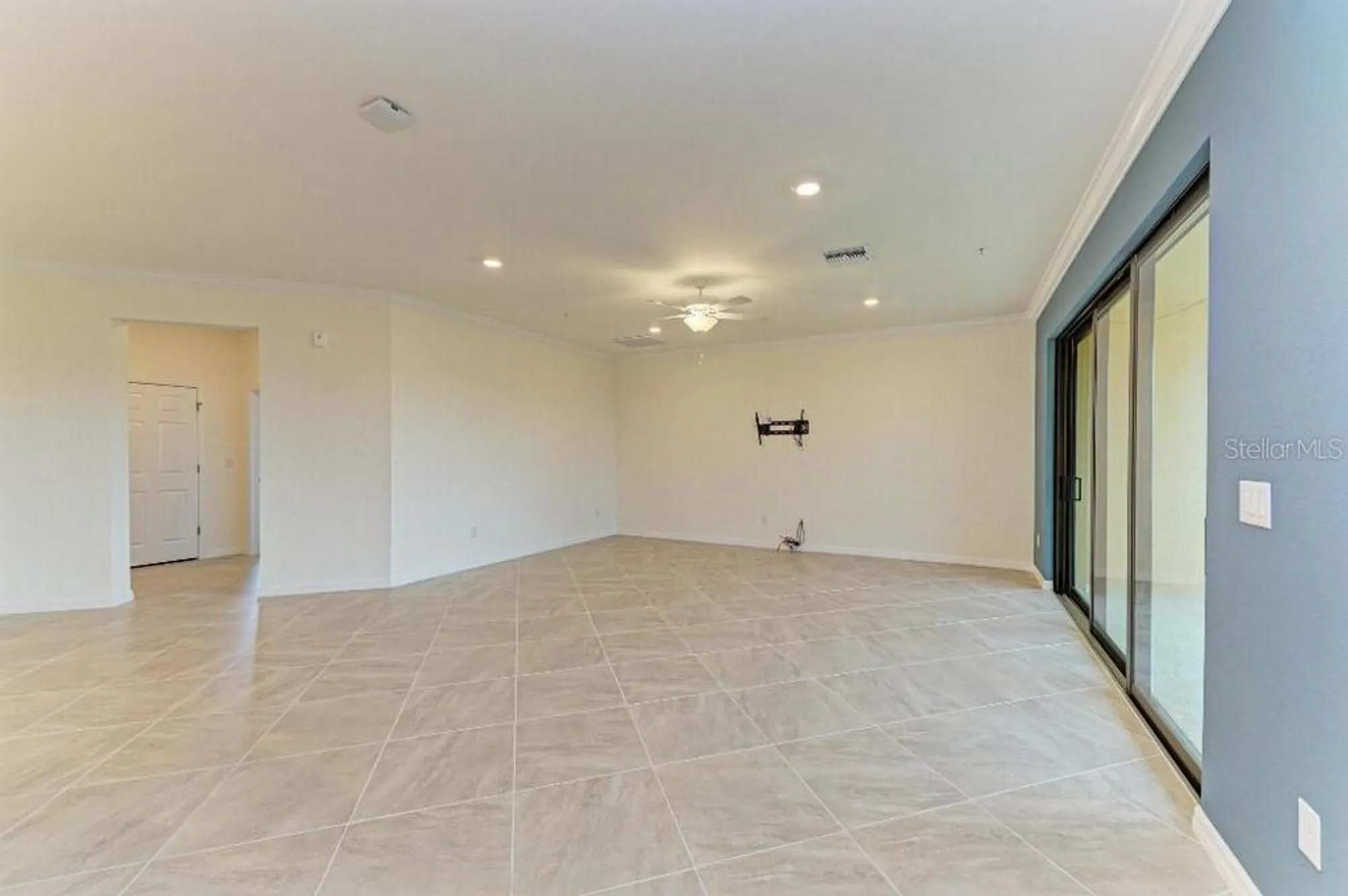 Property Slideshow image 6 of 42 | 10043 crooked creek dr unit 202, Venice, FL, 34293