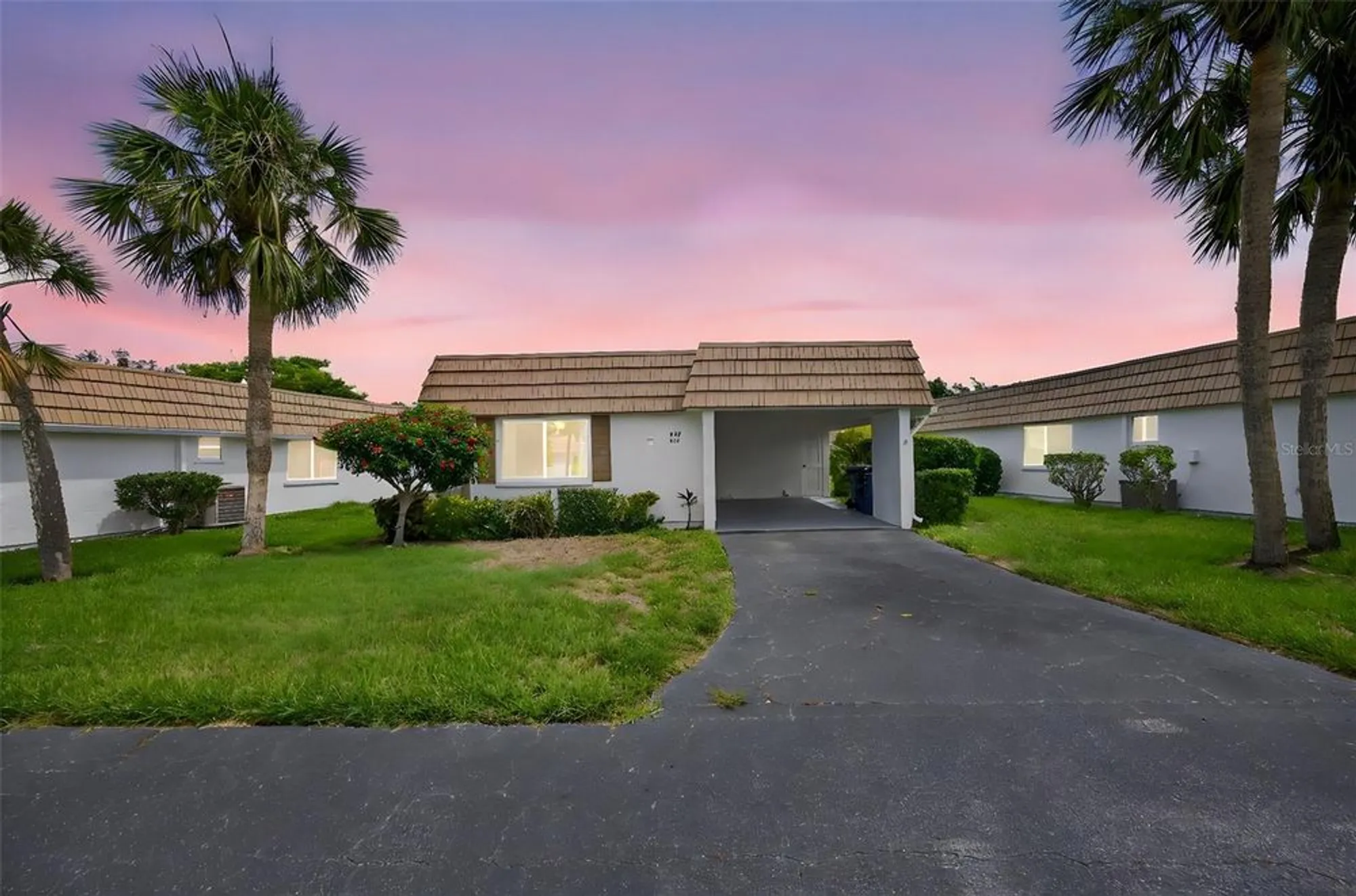 Property Slideshow image 2 of 34 | 2733 riverbluff pl v57, Sarasota, FL, 34231