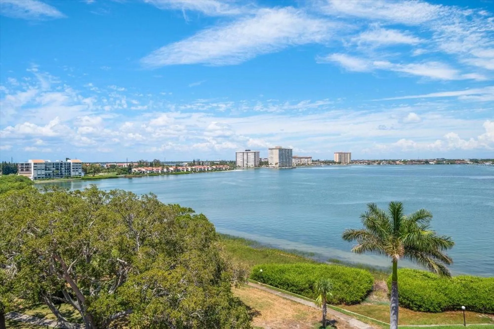 Property Slideshow image 13 of 34 | 6218 palma del mar blvd s apt 606, St Petersburg, FL, 33715