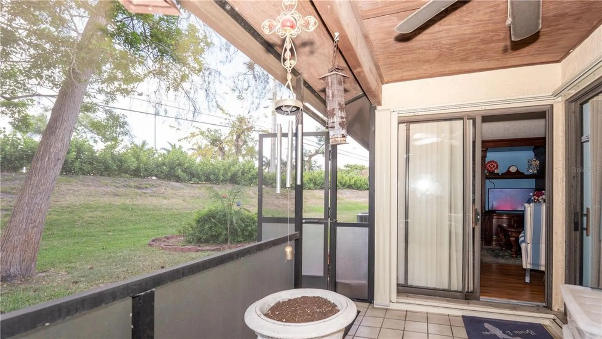 Property Slideshow image 32 of 38 | 272 beaver dam ct, Royal Palm Beach, FL, 33411