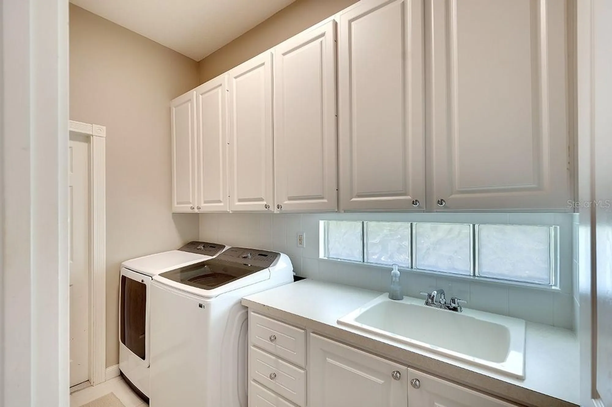 Property Slideshow image 34 of 50 | 5877 ferrara dr, Sarasota, FL, 34238