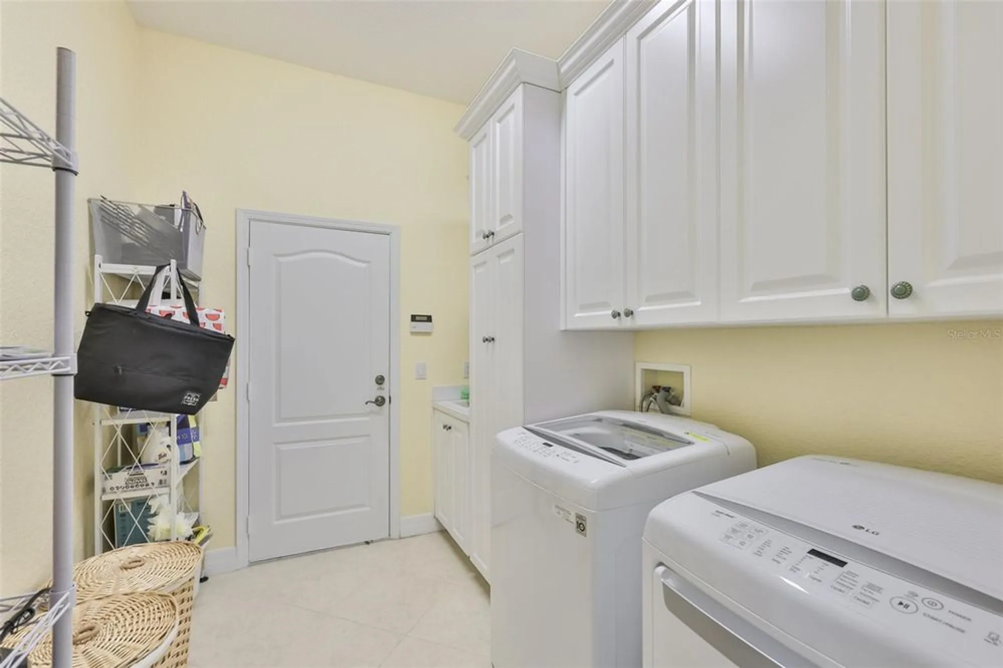 Property Slideshow image 18 of 48 | 327 noble faire dr, Sun City Center, FL, 33573