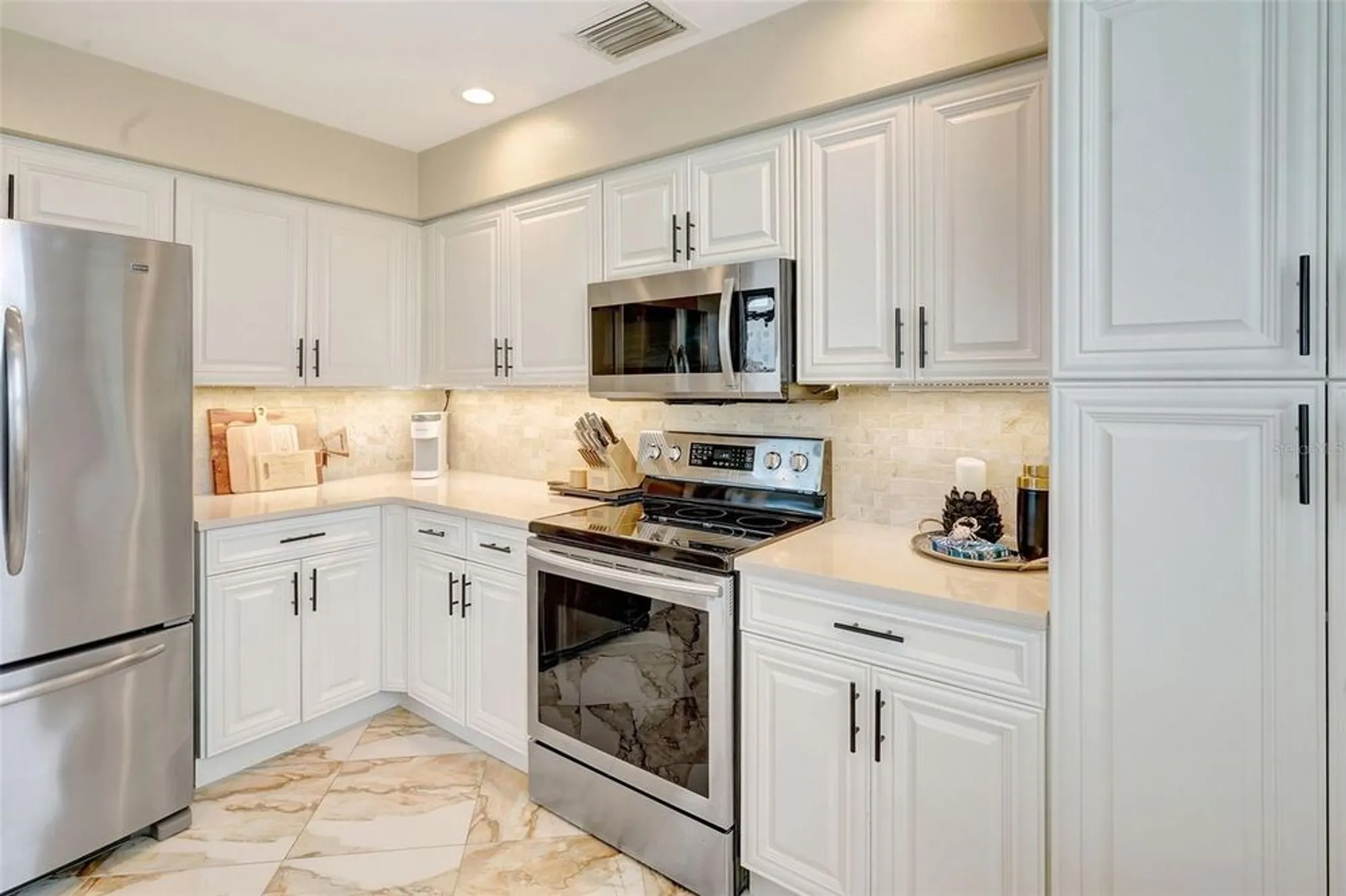 Property Slideshow image 12 of 32 | 2060 matecumbe key rd unit 2501, Punta Gorda, FL, 33955