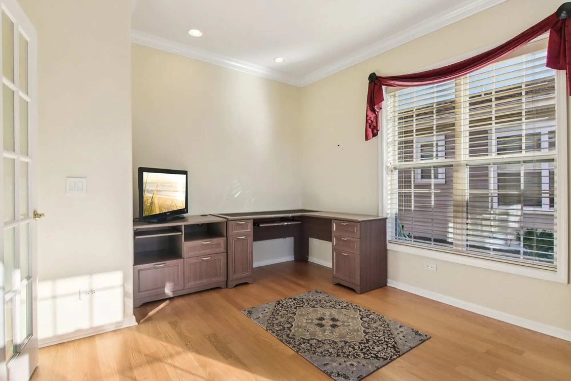 Property Slideshow image 15 of 39 | 328 legacy ct, Grayslake, IL, 60030