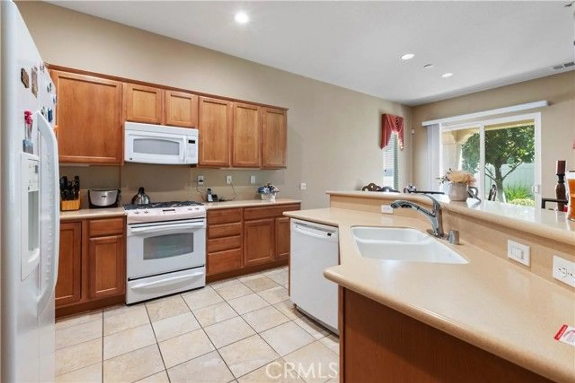 Property Slideshow image 18 of 37 | 10041 wilmington ln, Apple Valley, CA, 92308