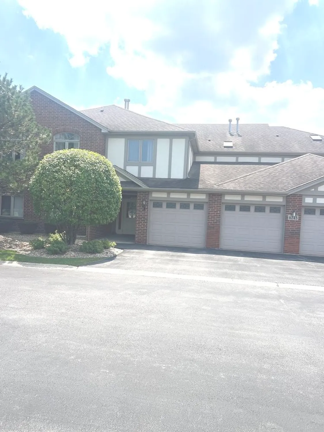 Property Slideshow image 2 of 33 | 6243 misty pines dr 1, Tinley Park, IL, 60477