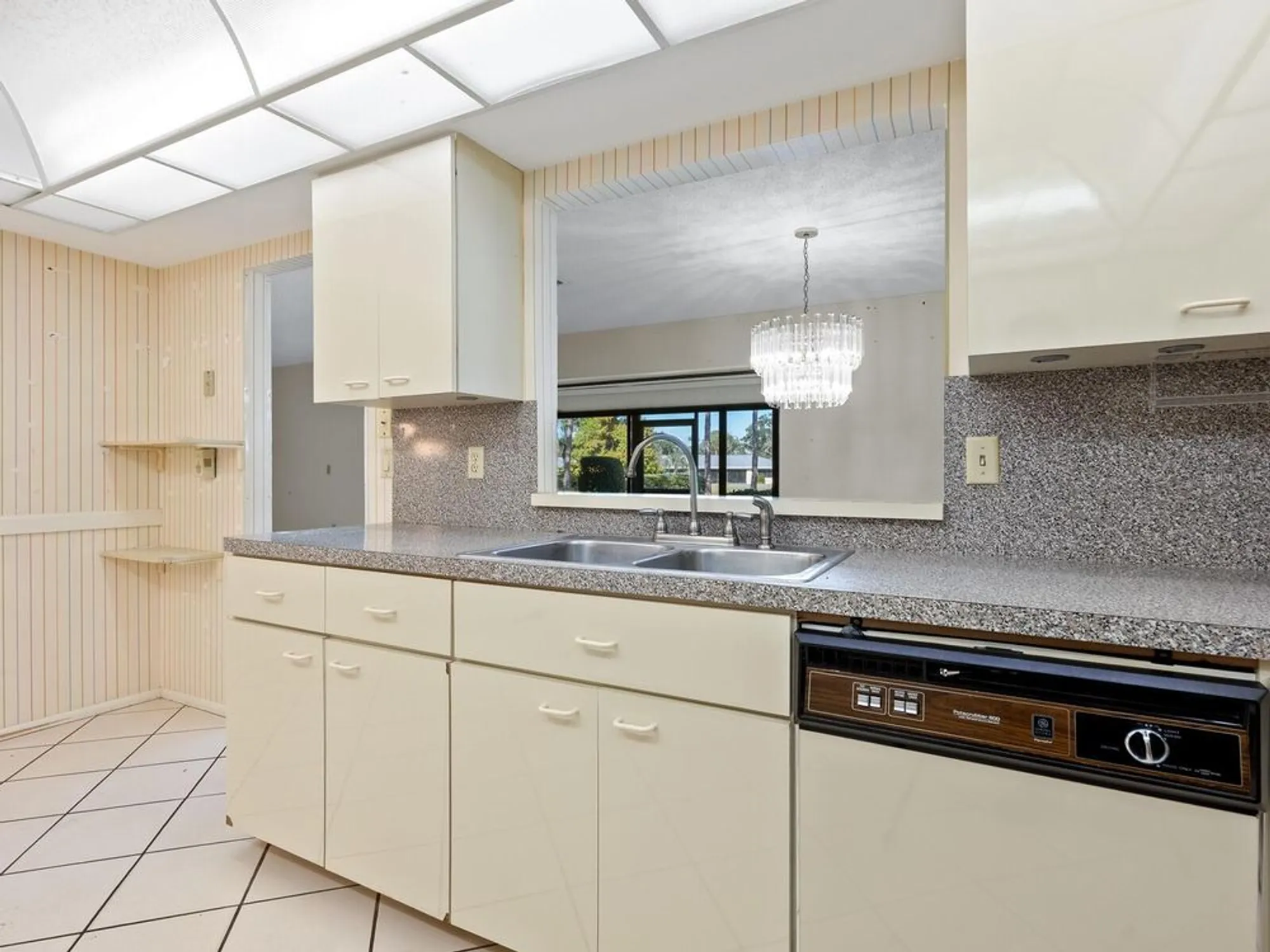 Property Slideshow image 17 of 53 | 5450 golf pointe dr, Sarasota, FL, 34243