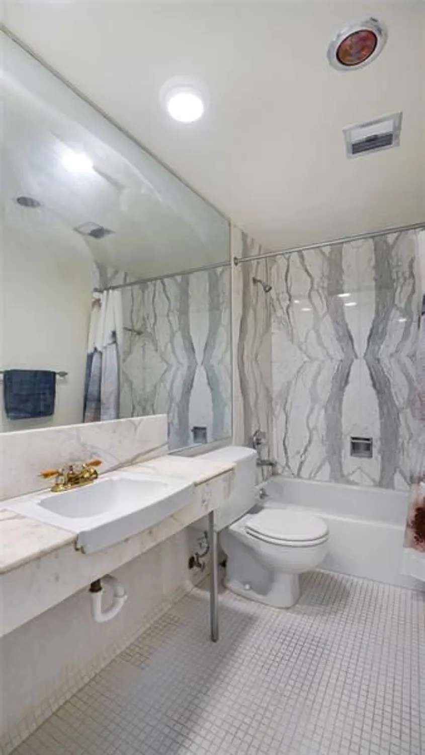 Property Slideshow image 18 of 49 | 3333 ne 34th st 109, Fort Lauderdale, FL, 33308