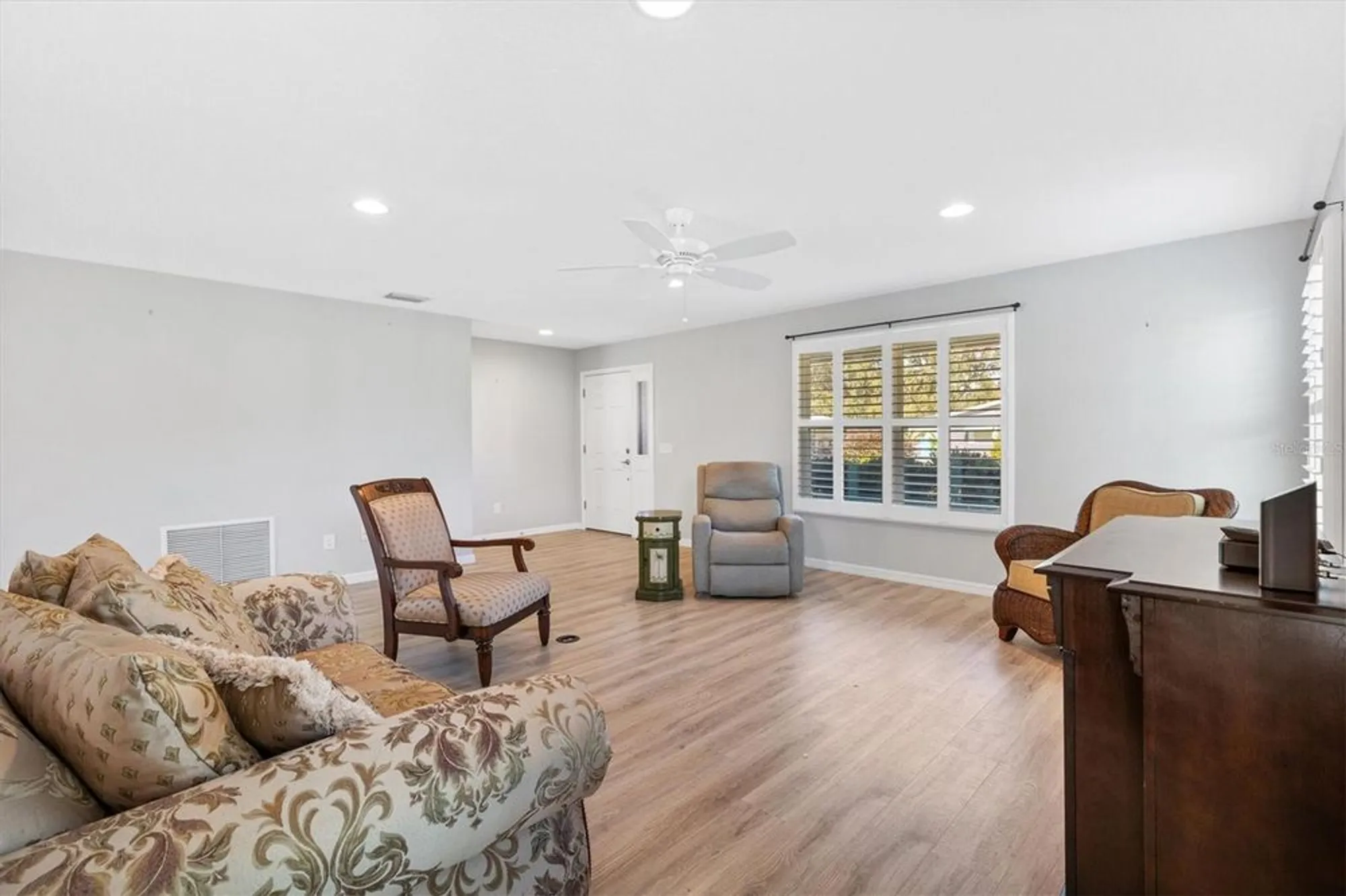 Property Slideshow image 7 of 37 | 706 jason dr, Lady Lake, FL, 32159