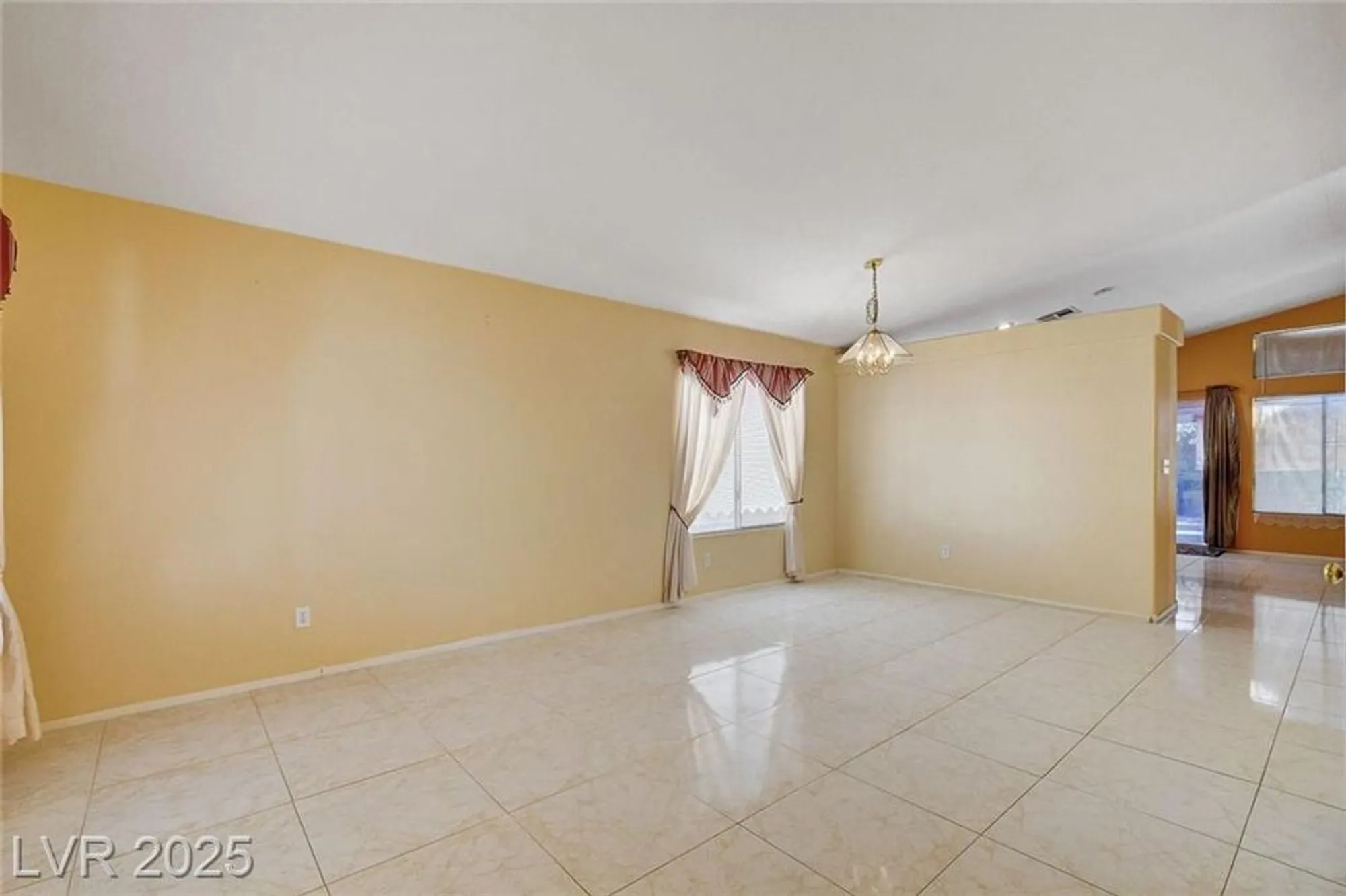 Property Slideshow image 5 of 40 | 5524 morningcross st, Las Vegas, NV, 89130