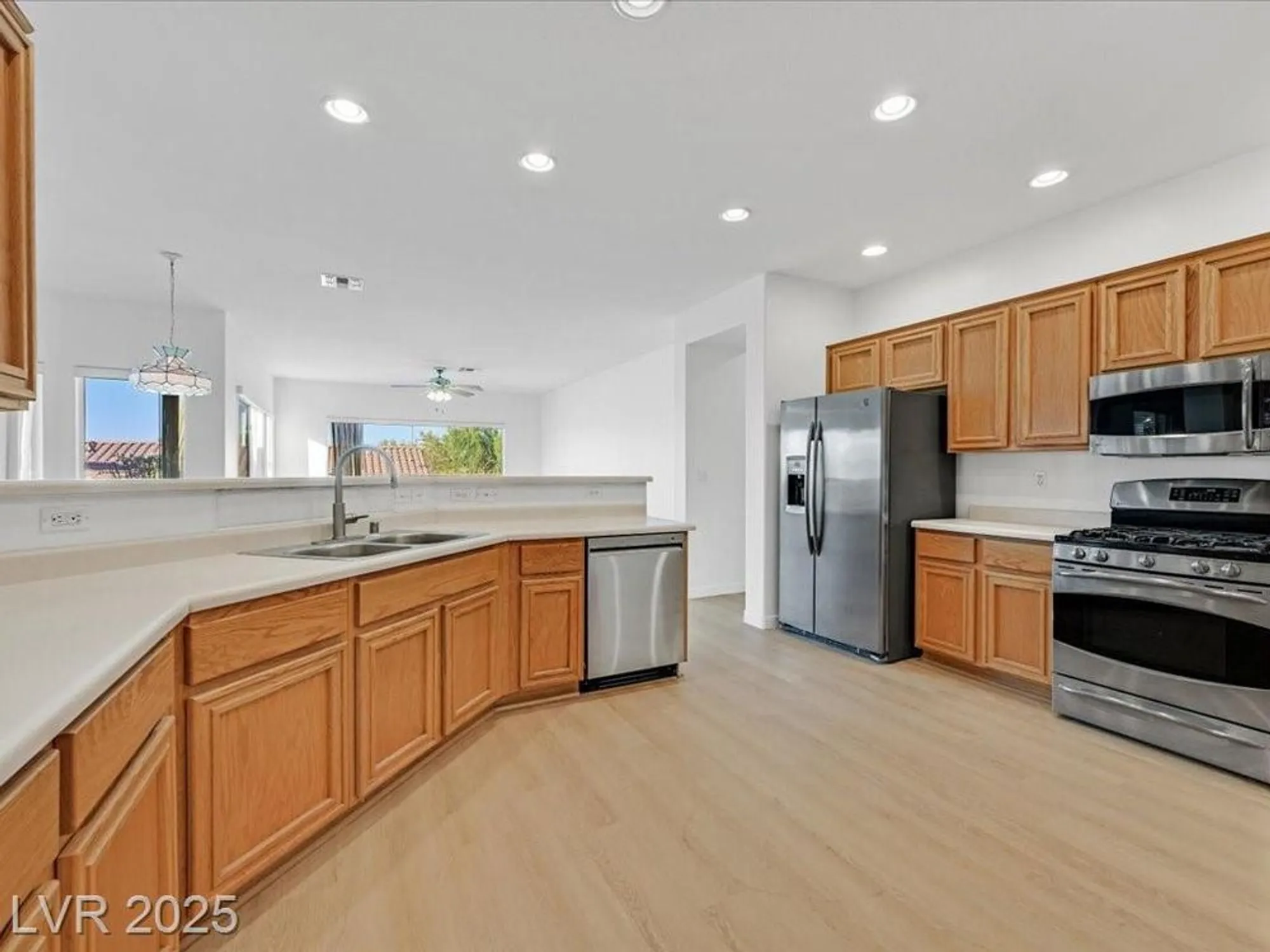 Property Slideshow image 8 of 37 | 2582 hayesville ave, Henderson, NV, 89052