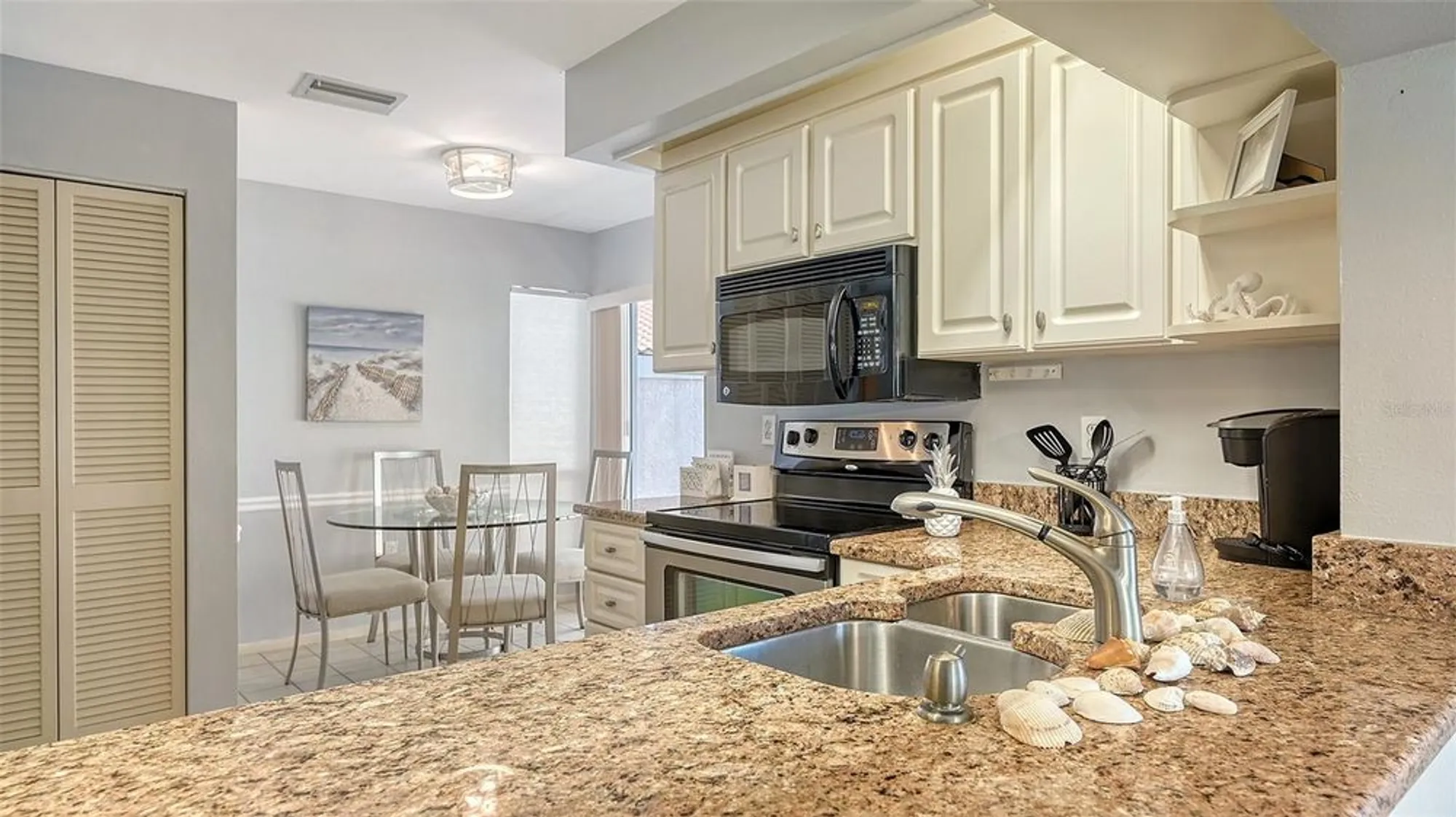 Property Slideshow image 26 of 95 | 7320 golf pointe cir, Sarasota, FL, 34243