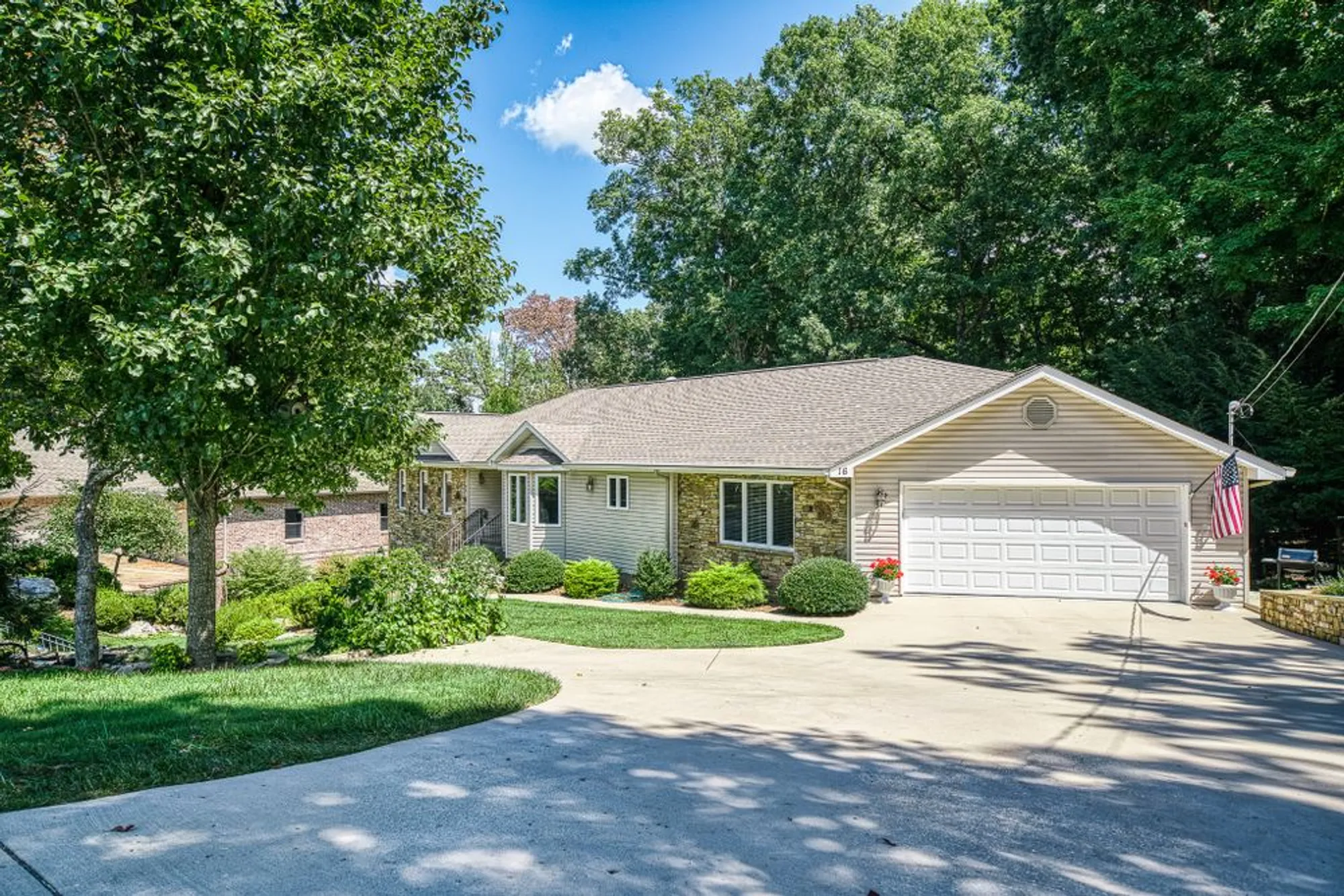 Property Slideshow image 3 of 56 | 16 belvedere ln, Crossville, TN, 38558