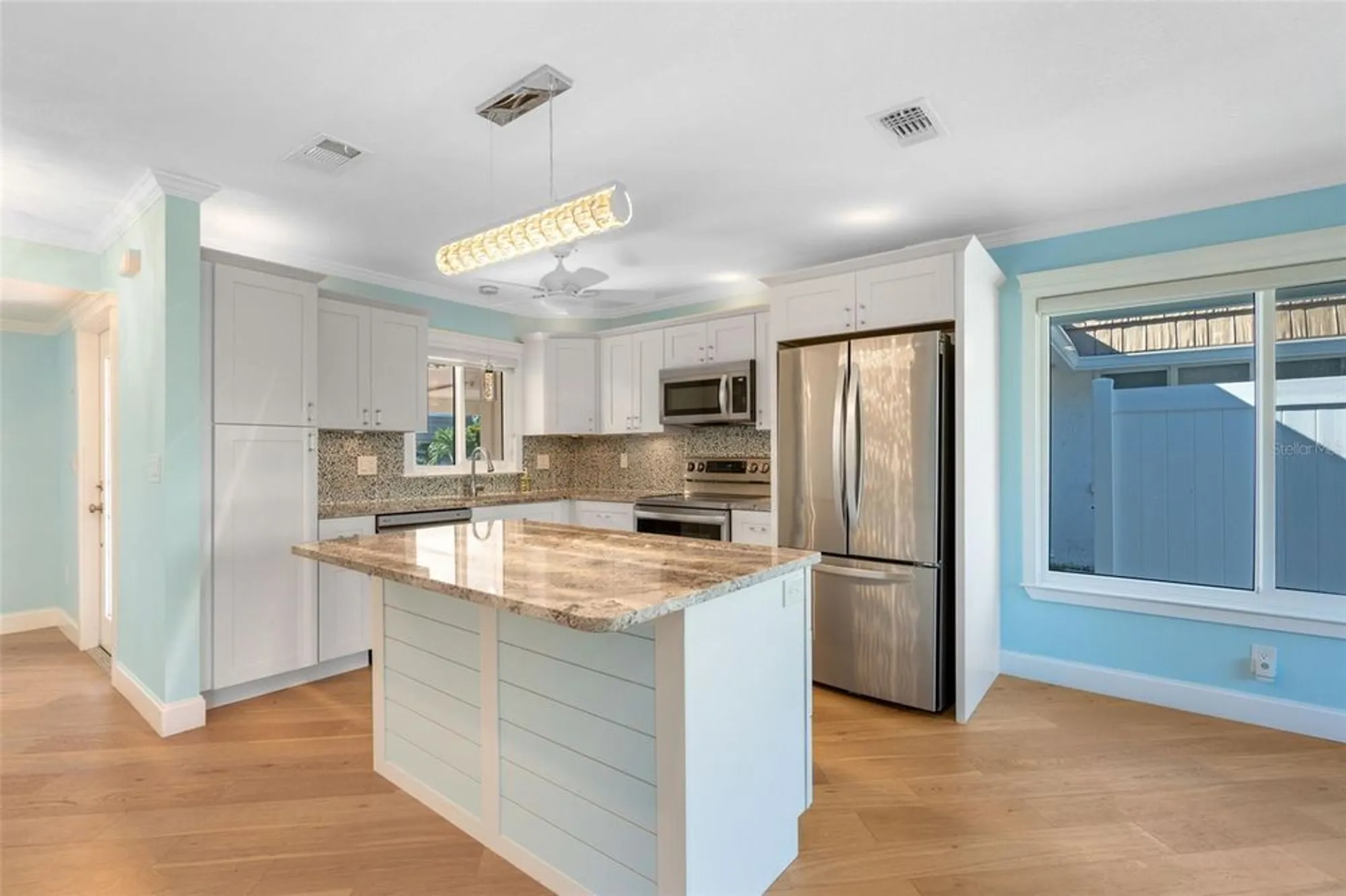 Property Slideshow image 18 of 30 | 2305 riverbluff pkwy # v256, Sarasota, FL, 34231