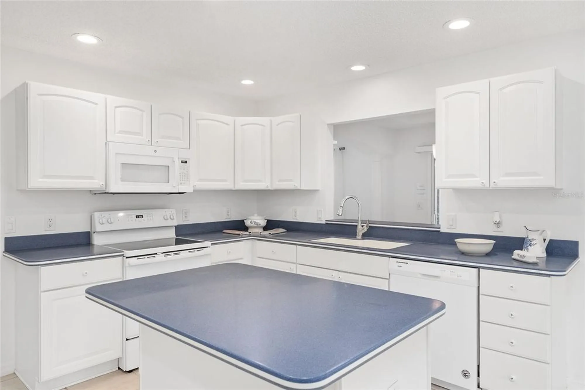 Property Slideshow image 24 of 72 | 560 smithfield pl, The Villages, FL, 32162