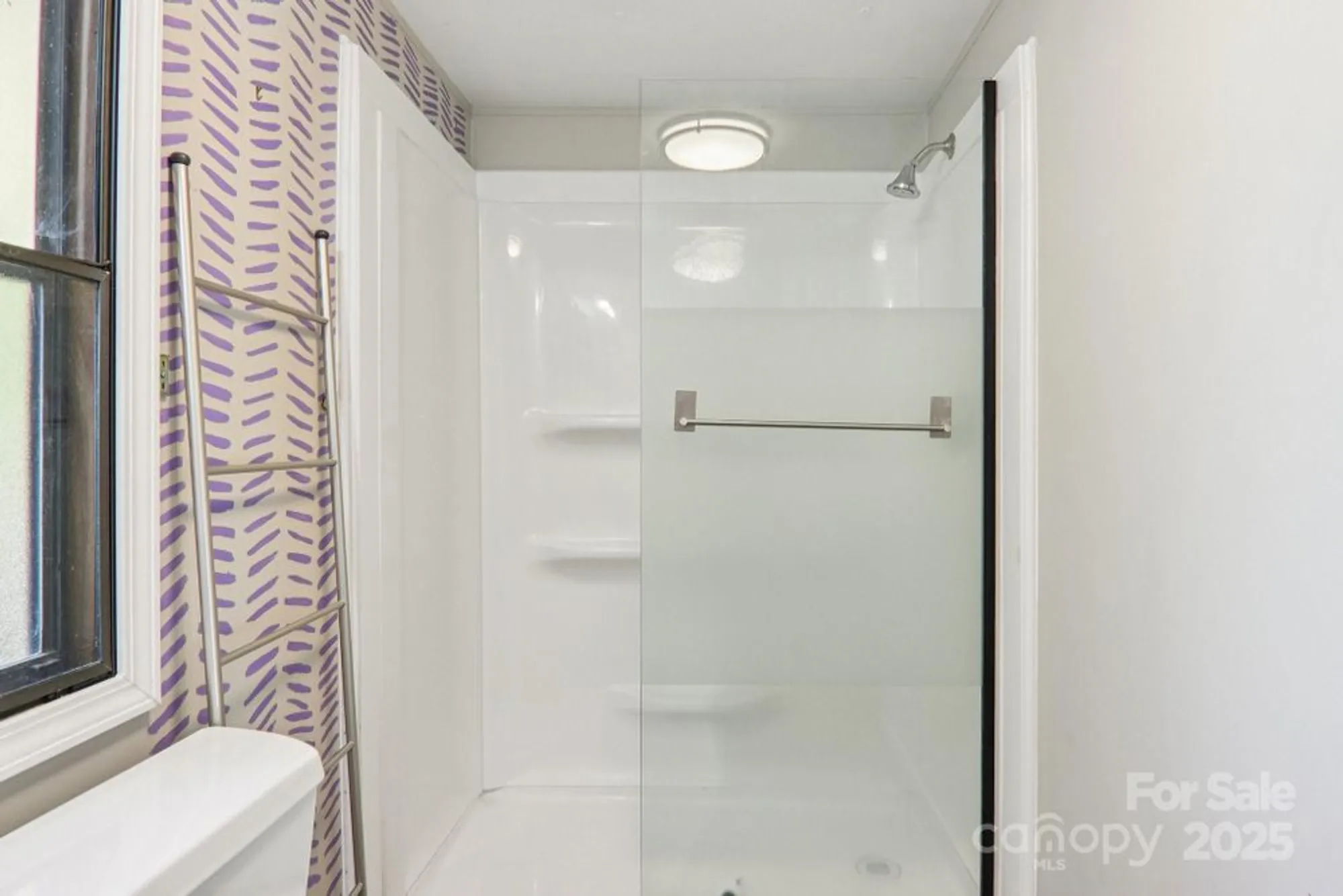 Property Slideshow image 27 of 48 | 302 meadowbrook ct, Hendersonville, NC, 28792