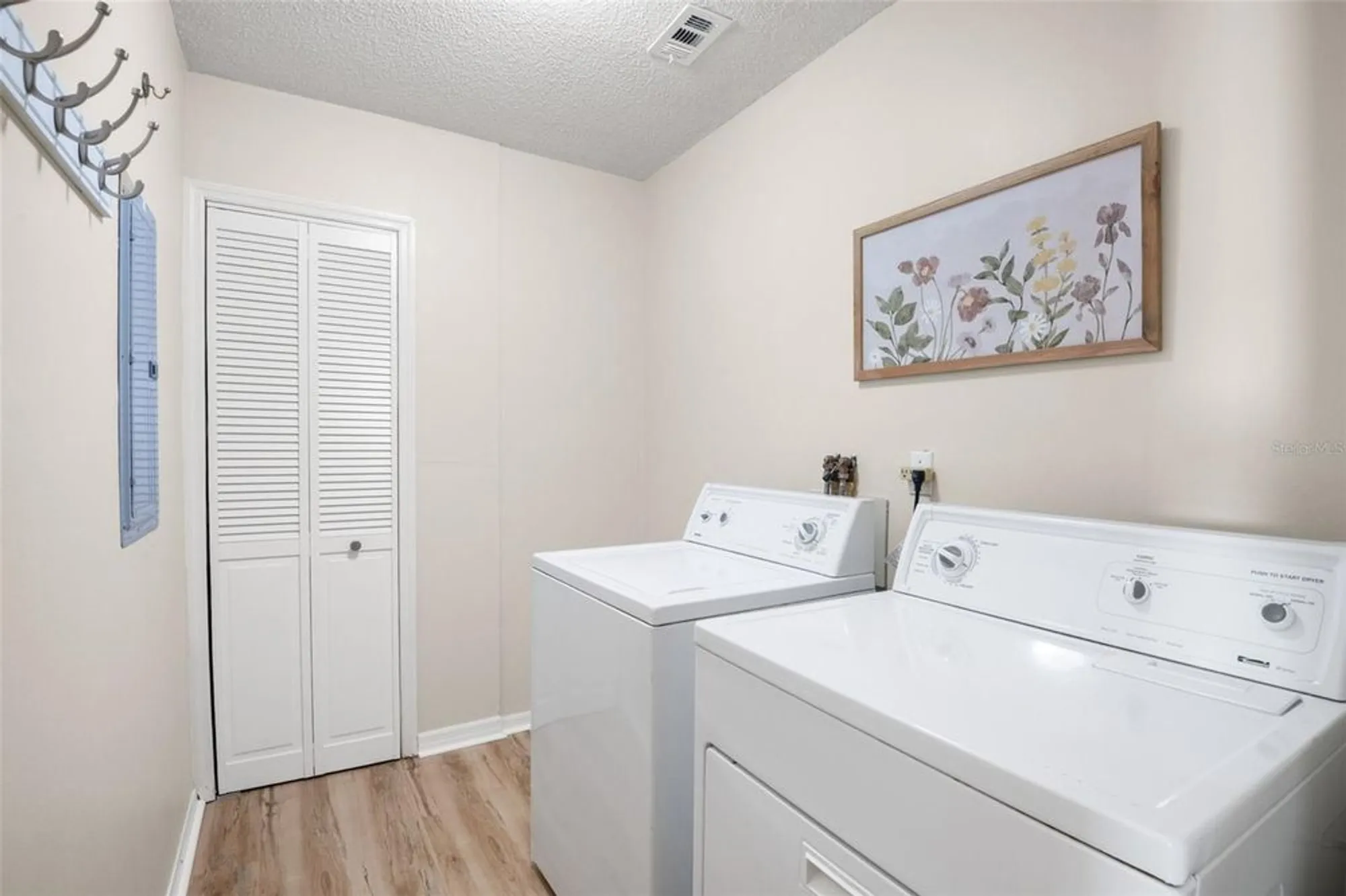 Property Slideshow image 29 of 51 | 302 linger ln, Sun City Center, FL, 33573