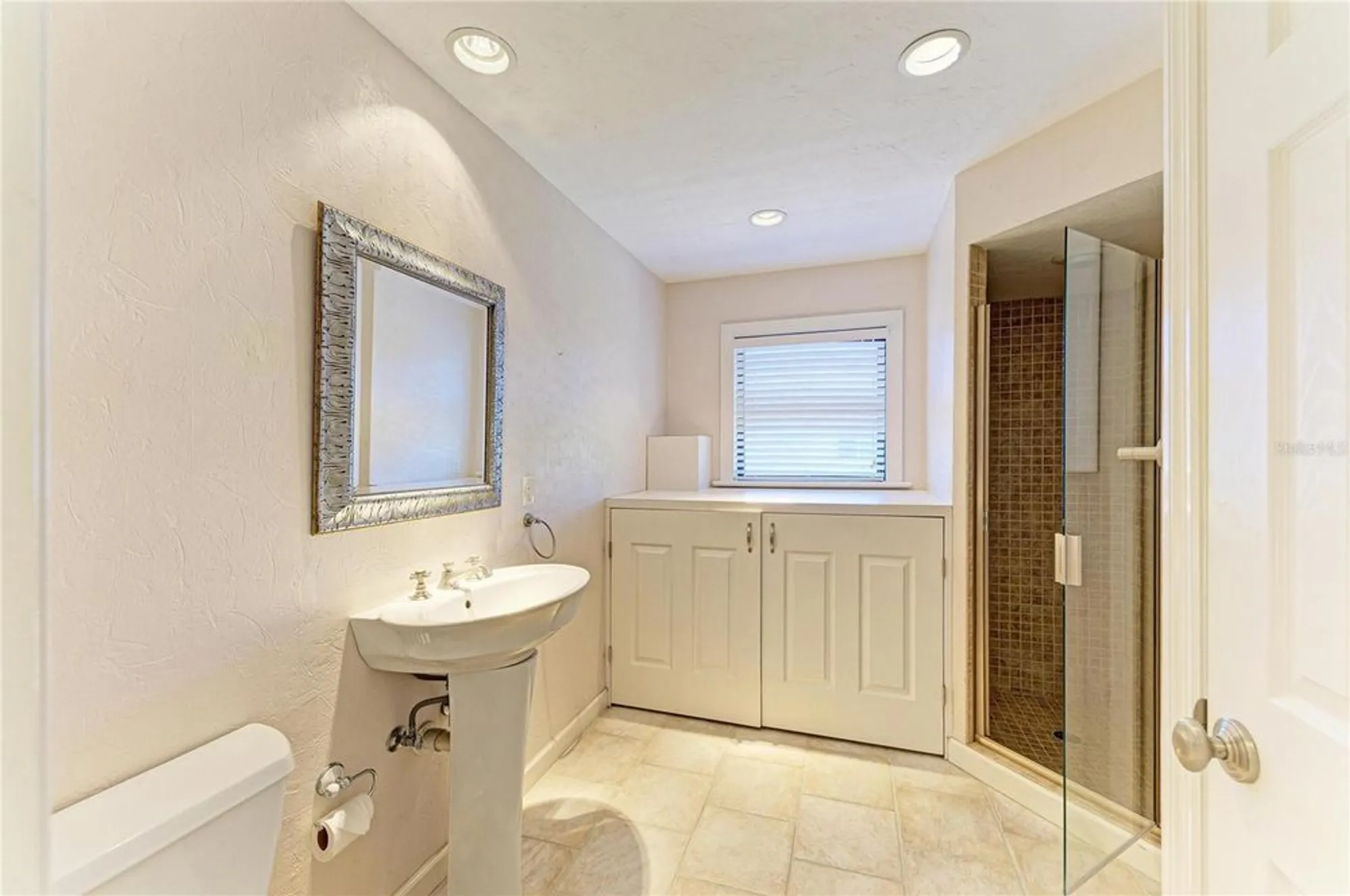 Property Slideshow image 49 of 83 | 5668 country lakes dr, Sarasota, FL, 34243