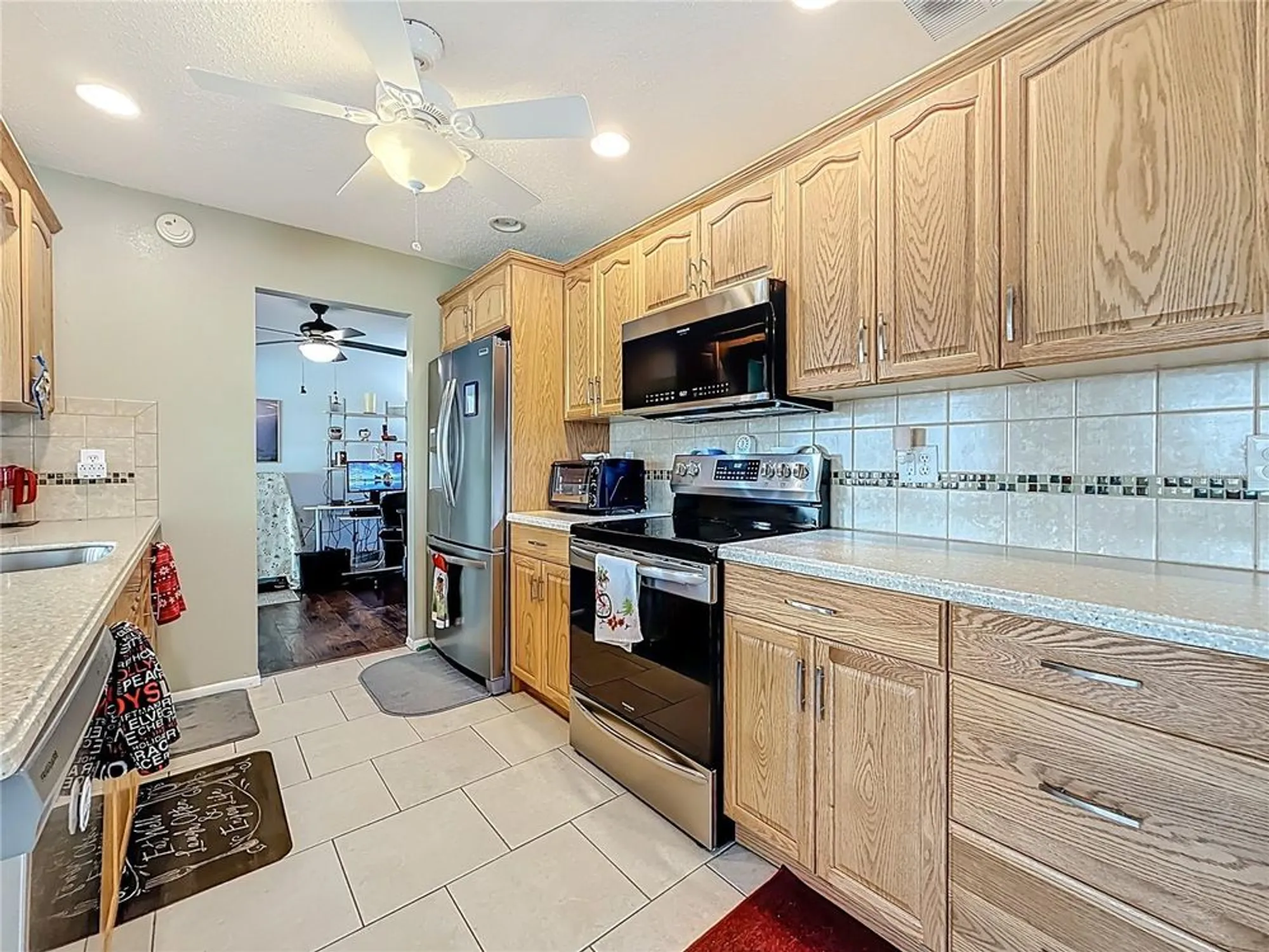Property Slideshow image 11 of 45 | 9729 36th way n # 4, Pinellas Park, FL, 33782