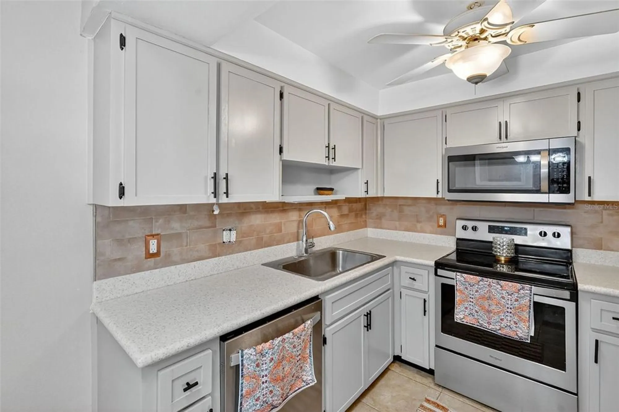 Property Slideshow image 16 of 30 | 2320 shelly dr b, Palm Harbor, FL, 34684