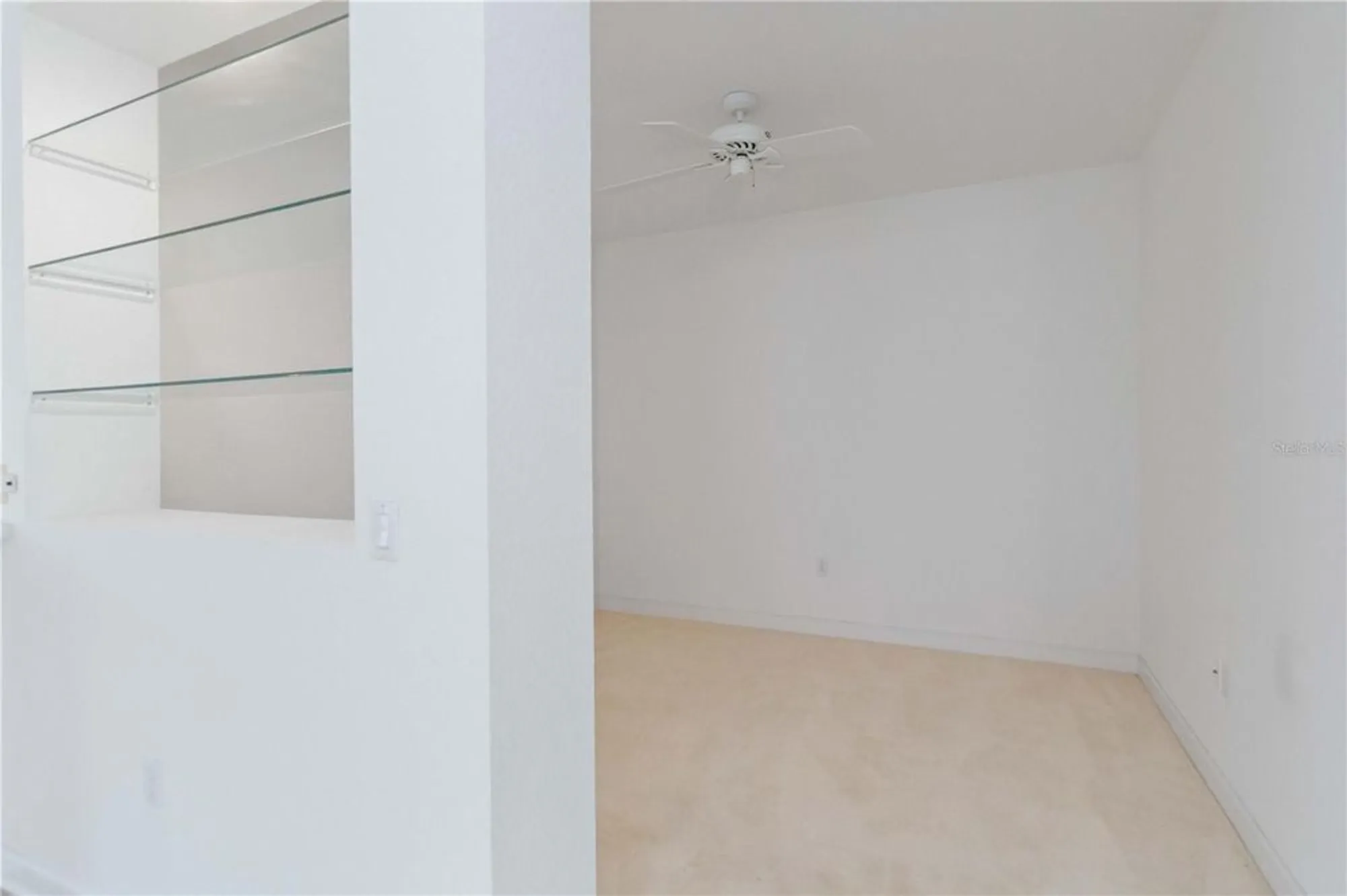 Property Slideshow image 18 of 51 | 4939 lakescene pl, Sarasota, FL, 34243