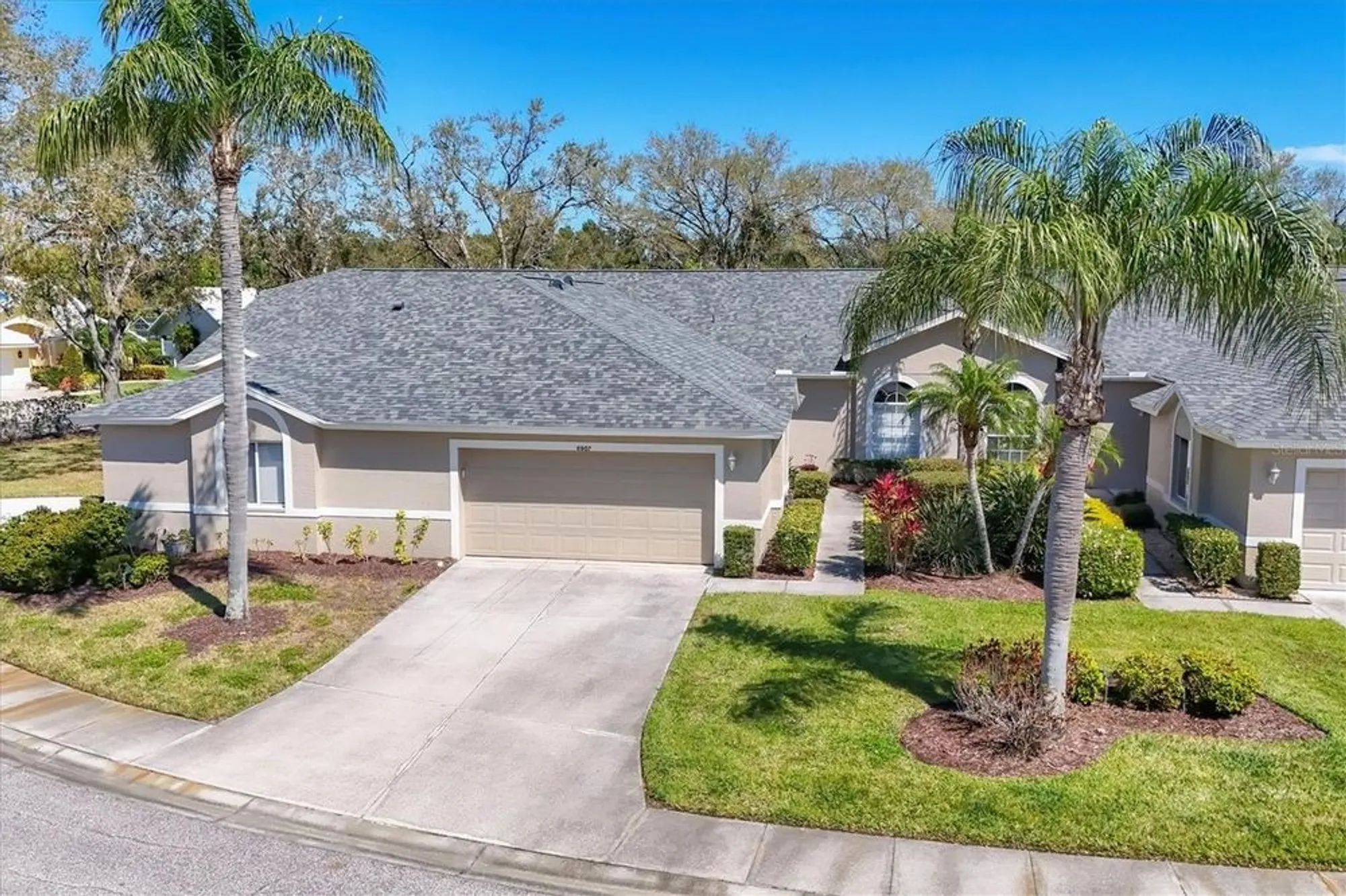 Property Slideshow image 2 of 50 | 6907 stoneywalk ct, Bradenton, FL, 34203