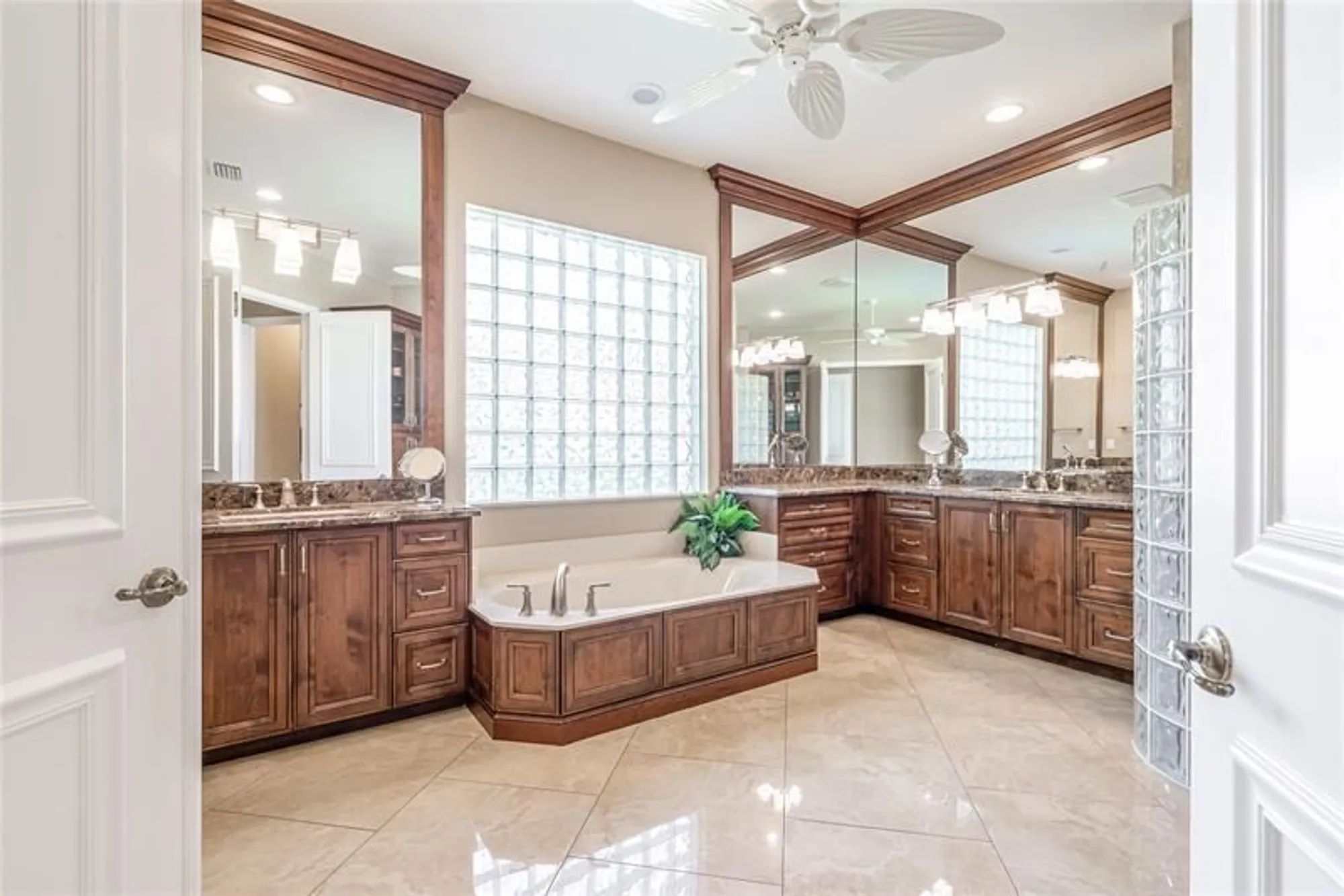 Property Slideshow image 21 of 40 | 10576 whitewind cir, Boynton Beach, FL, 33473