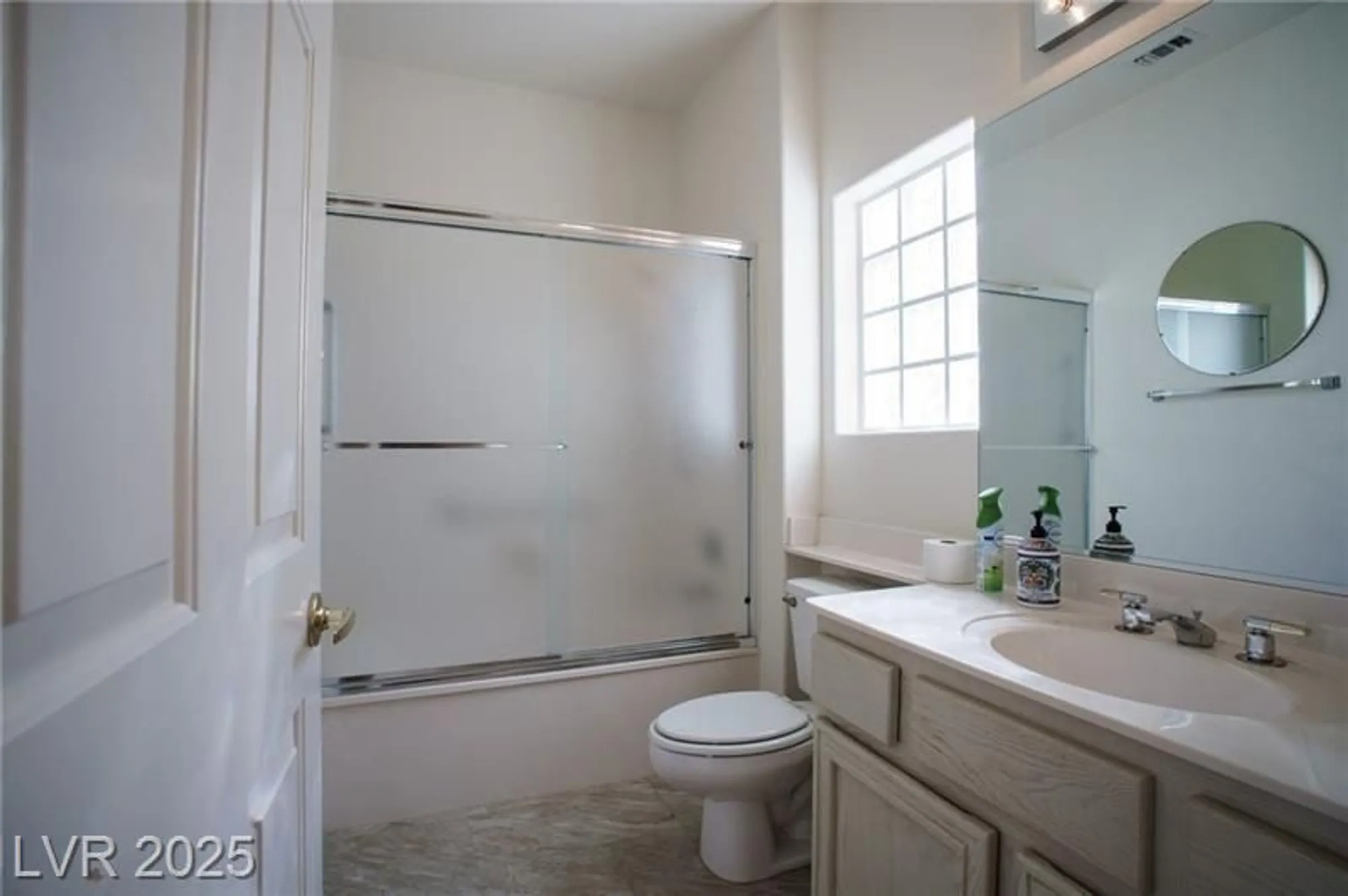 Property Slideshow image 19 of 32 | 10520 shoalhaven dr, Las Vegas, NV, 89134