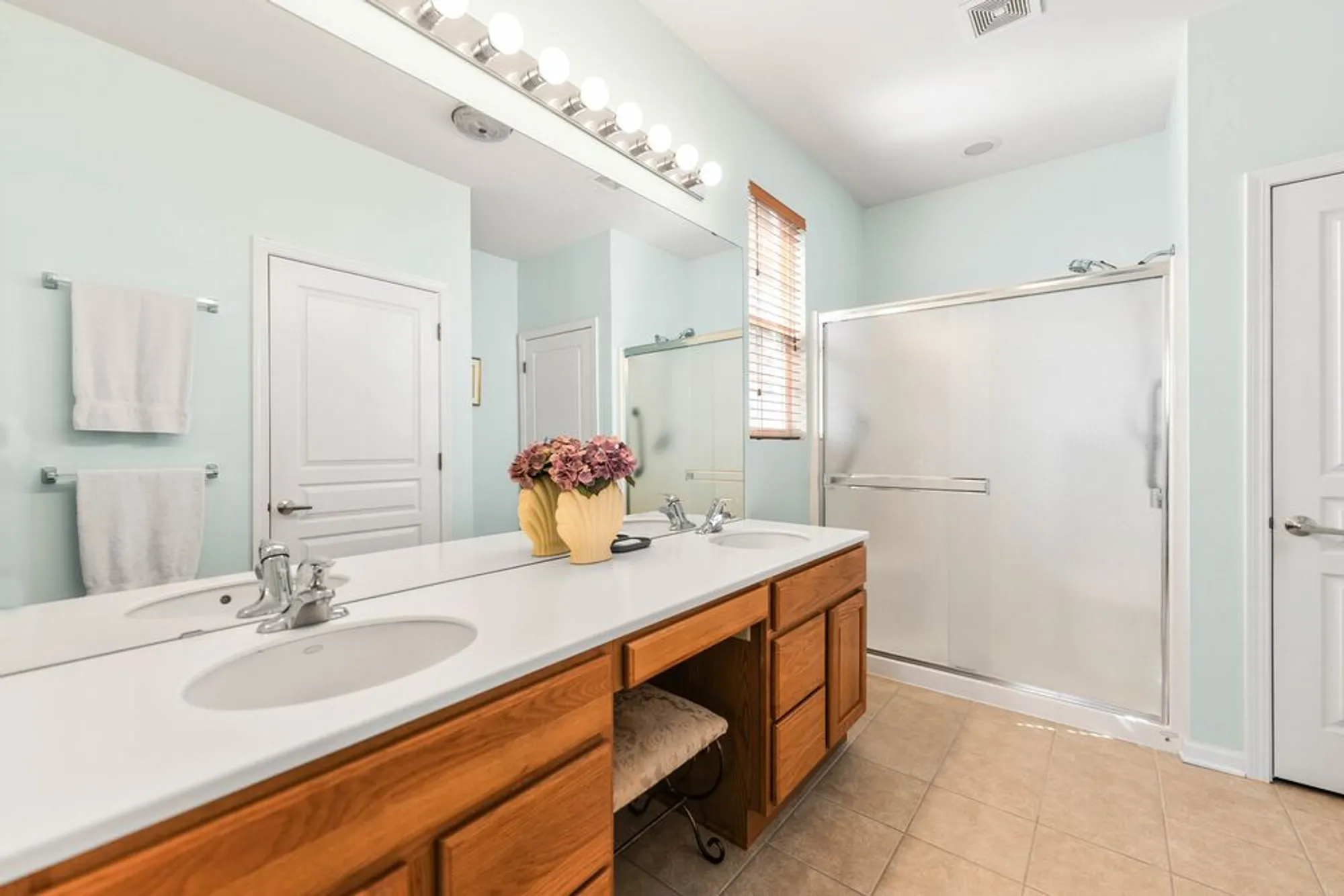 Property Slideshow image 19 of 61 | 13184 oakwood ave, Huntley, IL, 60142