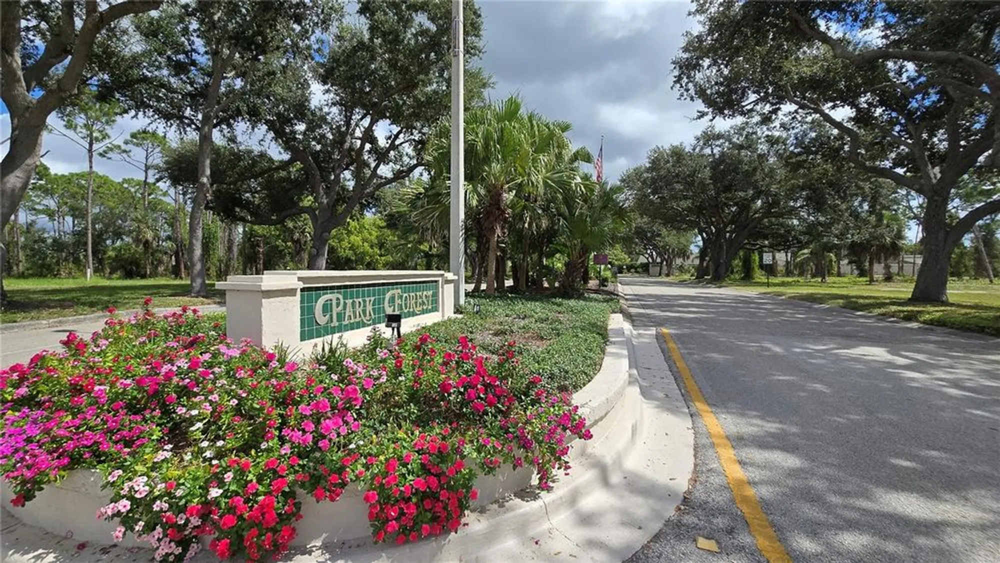 Property Slideshow image 42 of 58 | 425 cypress forest dr, Englewood, FL, 34223