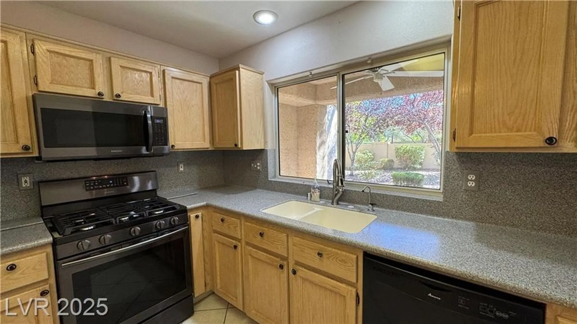 Property Slideshow image 8 of 27 | 2202 spring water dr, Las Vegas, NV, 89134