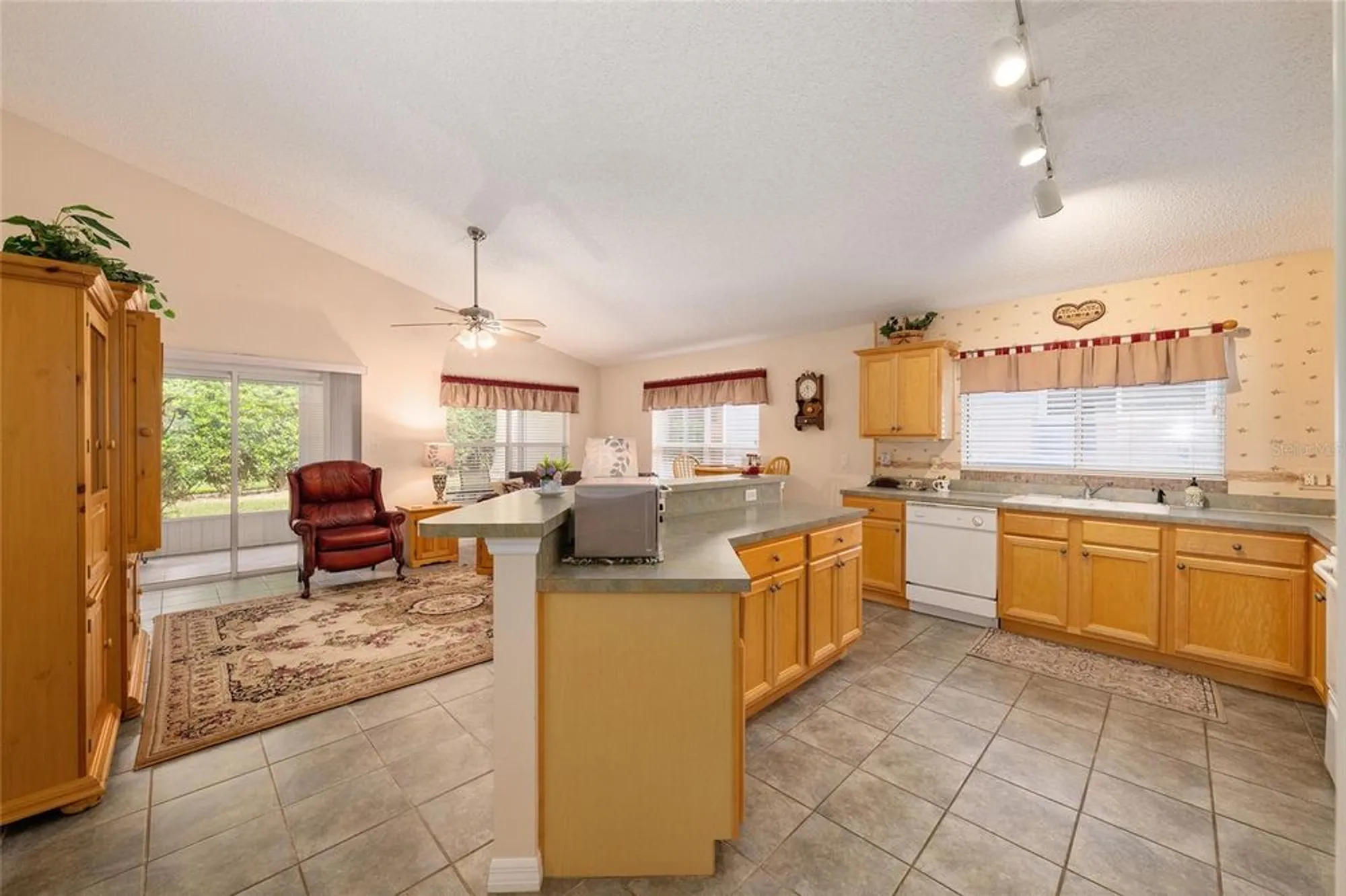 Property Slideshow image 20 of 37 | 24817 cranes roost cir, Leesburg, FL, 34748