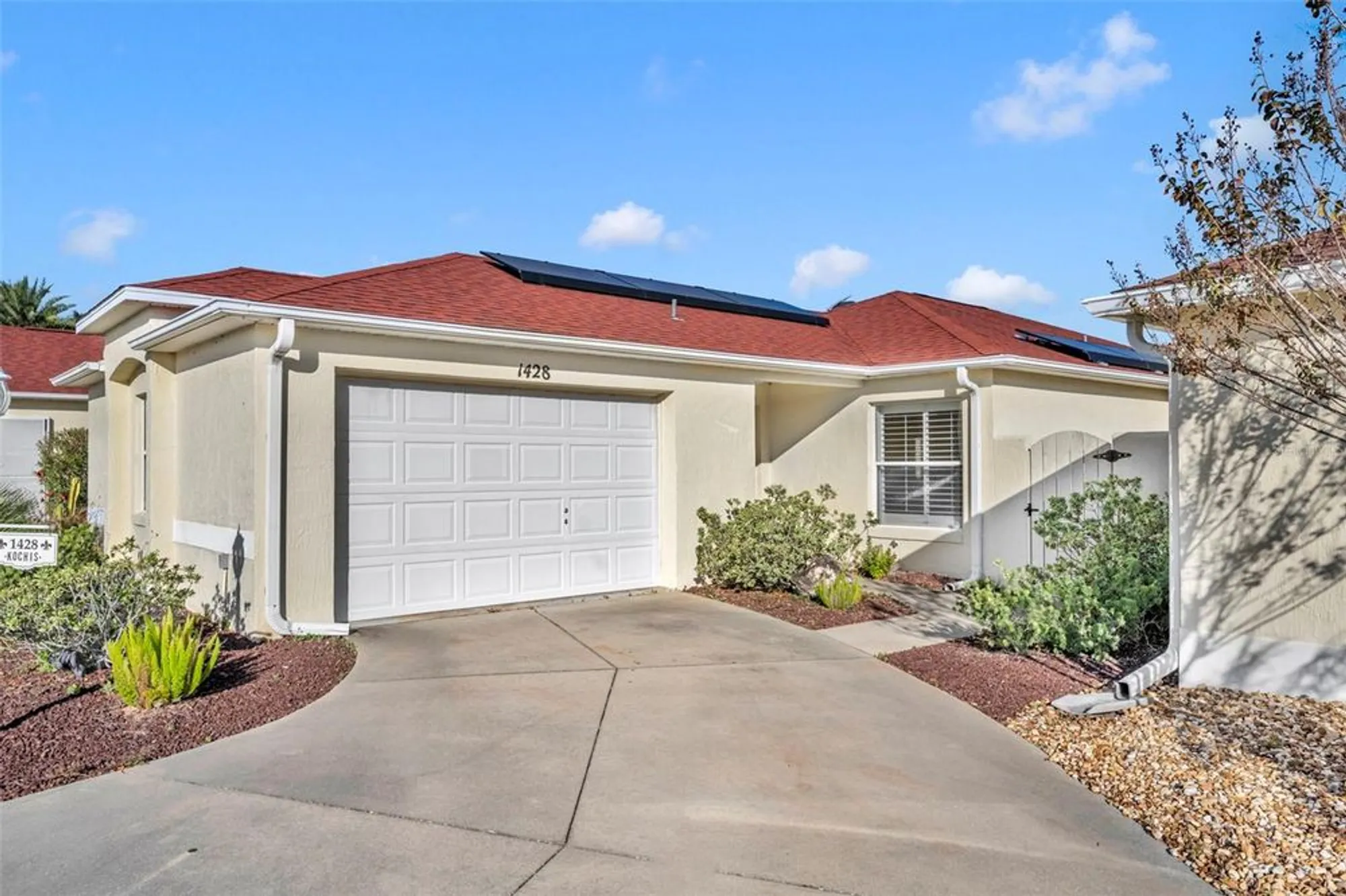 Property Slideshow image 2 of 54 | 1428 almanza dr, Lady Lake, FL, 32159