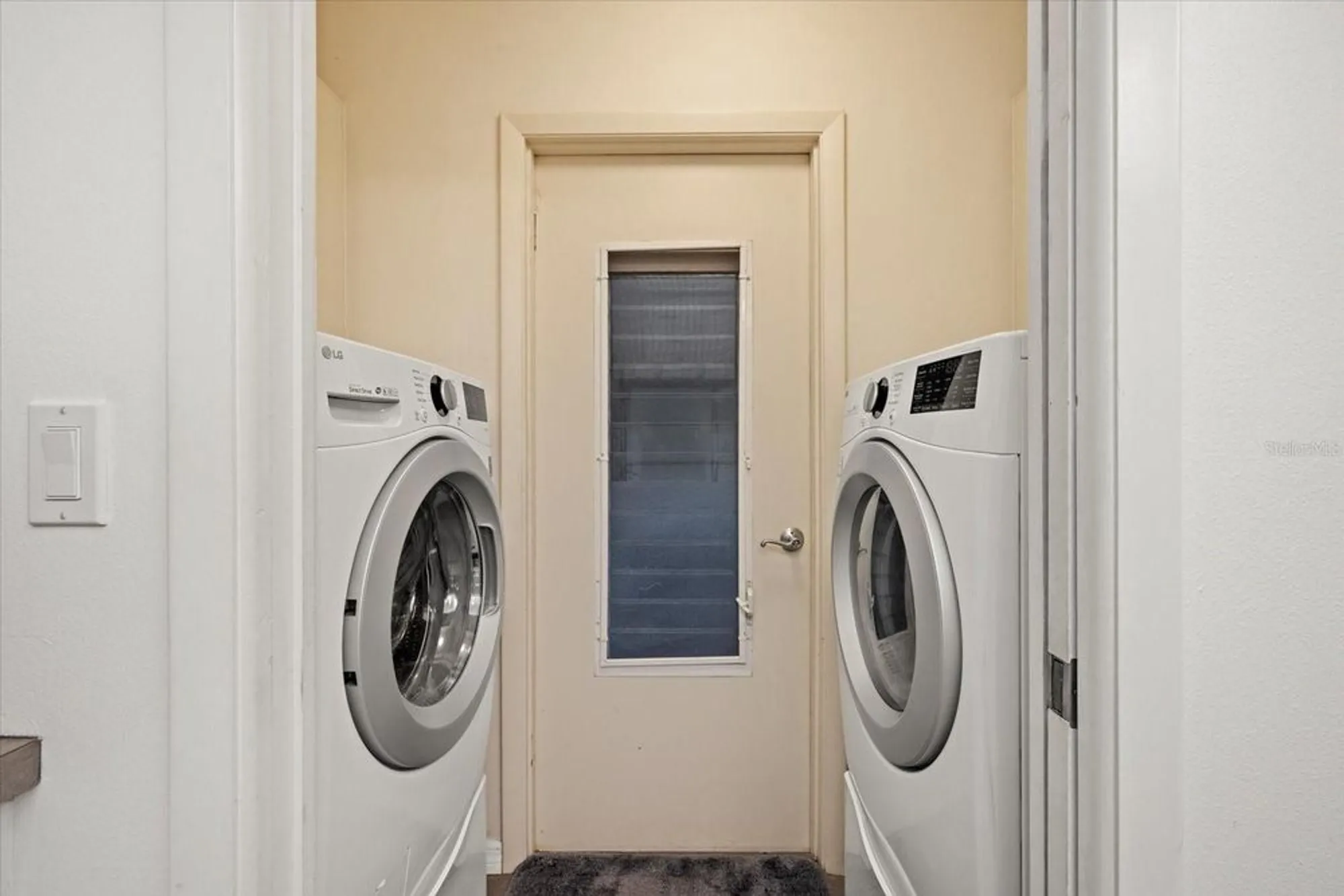 Property Slideshow image 7 of 33 | 7205 wood creek dr 16, Sarasota, FL, 34231