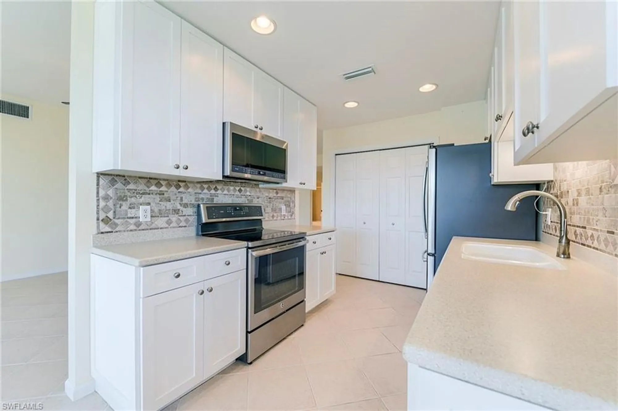 Property Slideshow image 20 of 44 | 3090 meandering way 101, Fort Myers, FL, 33905