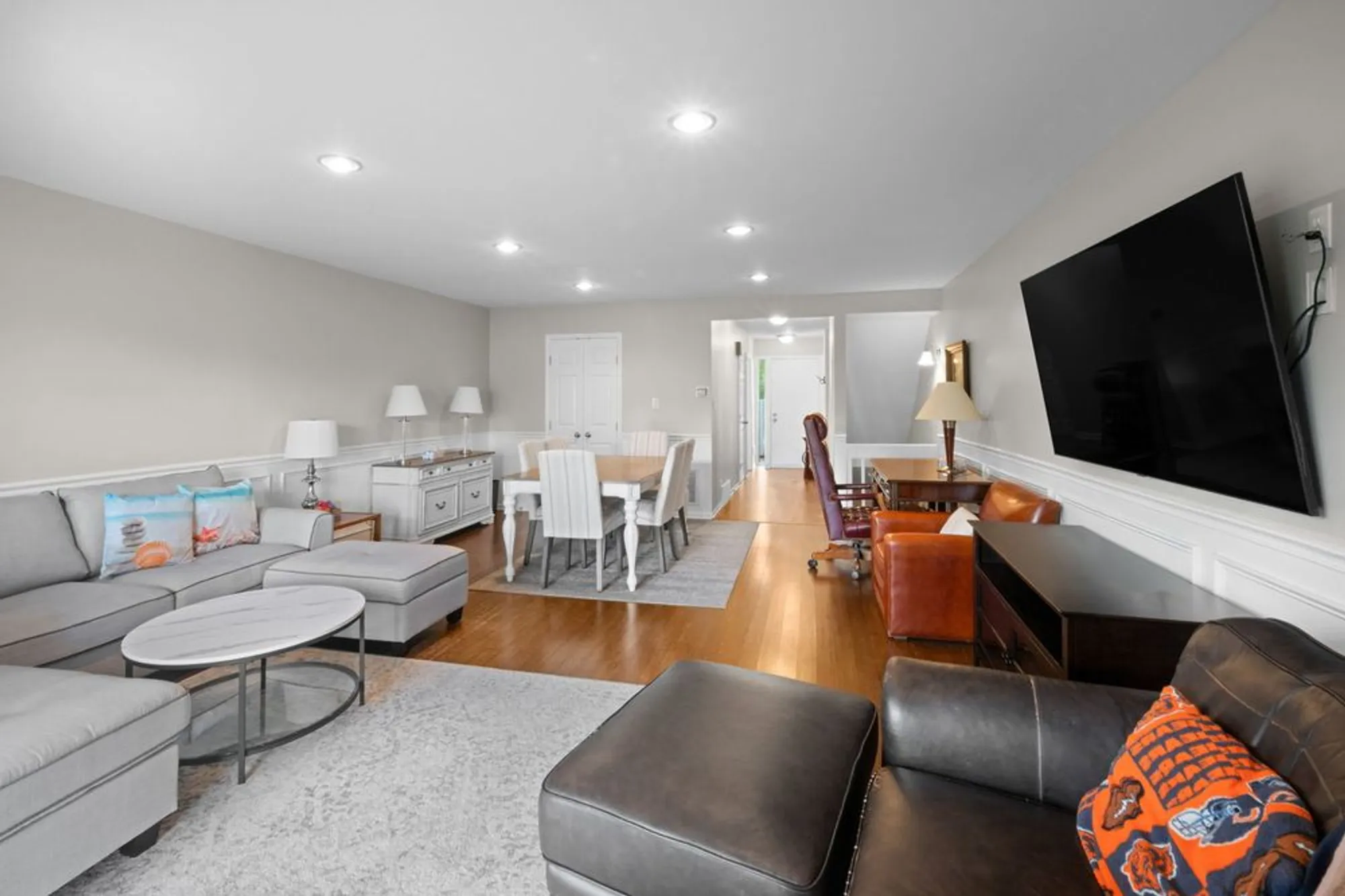 Property Slideshow image 5 of 31 | 429 valley view rd, Lake Barrington, IL, 60010