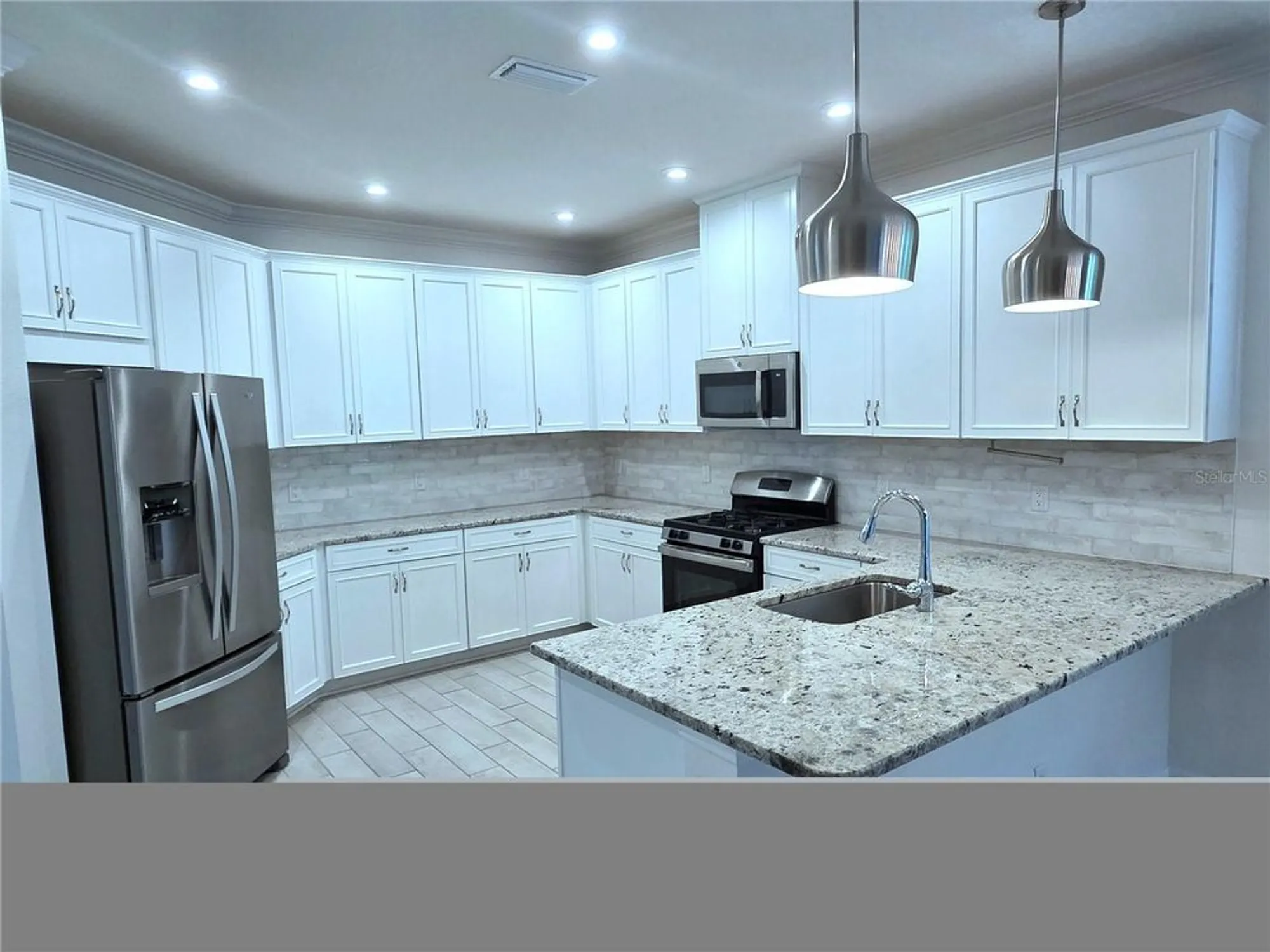 Property Slideshow image 4 of 54 | 5540 summit gln, Bradenton, FL, 34203