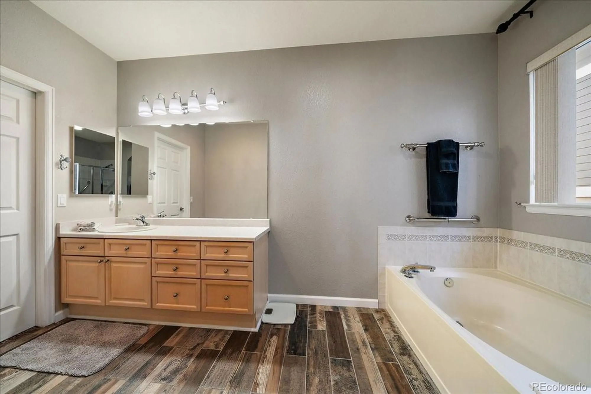 Property Slideshow image 16 of 30 | 7912 s algonquian way, Aurora, CO, 80016