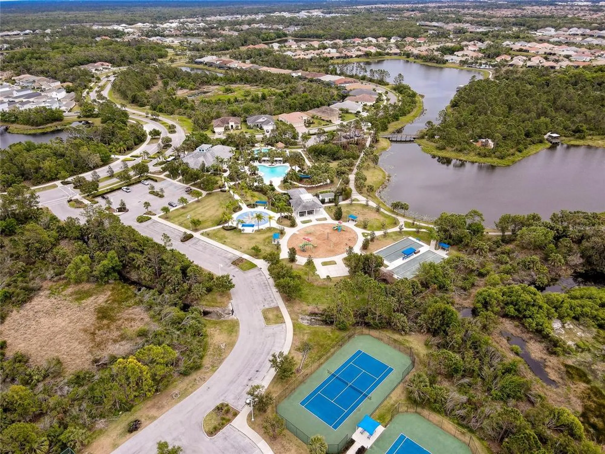 Property Slideshow image 48 of 59 | 21629 avon park ct, Venice, FL, 34293