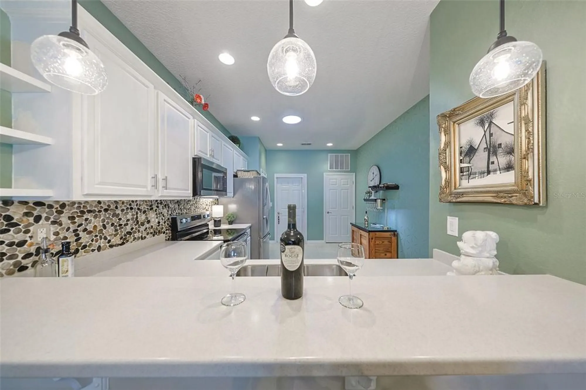 Property Slideshow image 8 of 70 | 329 bluewater falls ct, Apollo Beach, FL, 33572