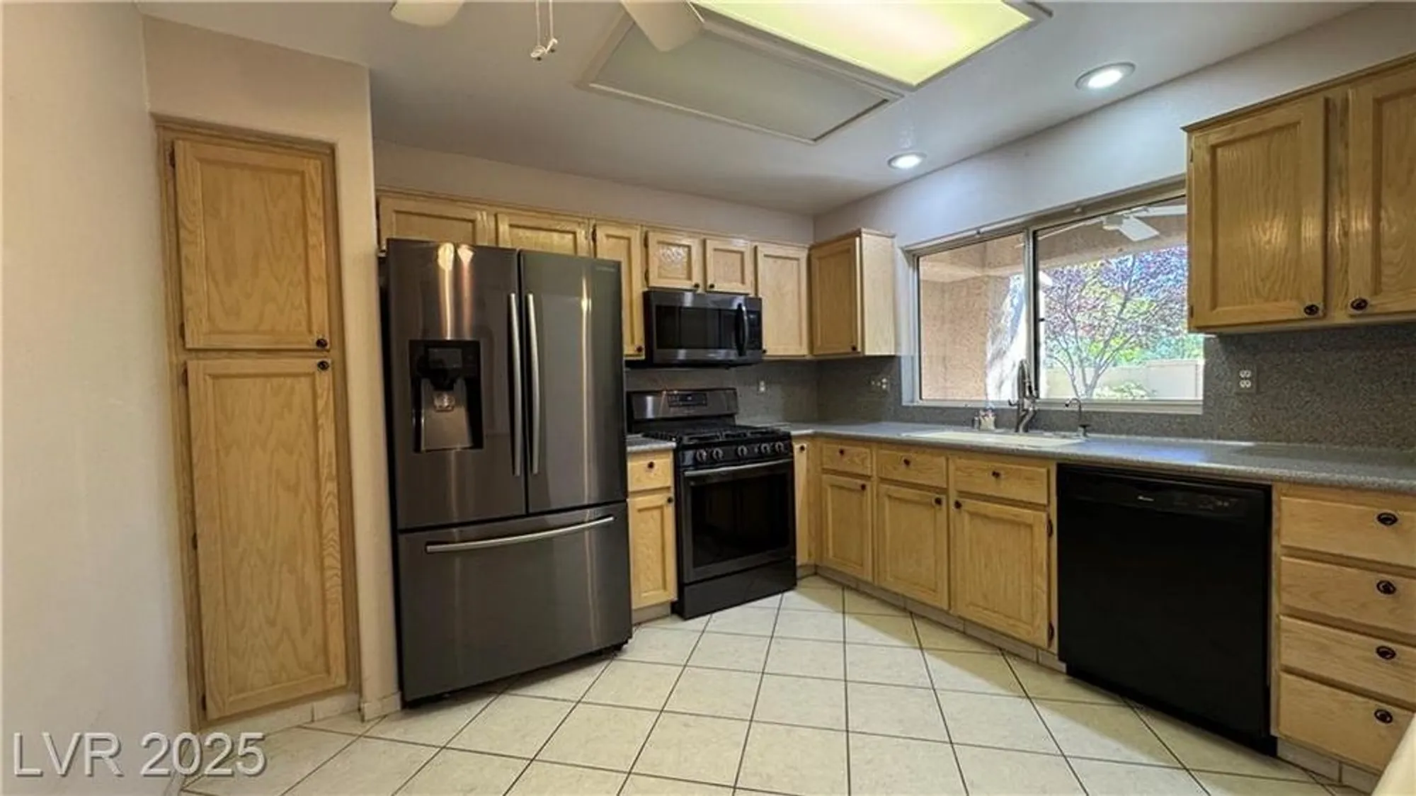 Property Slideshow image 9 of 27 | 2202 spring water dr, Las Vegas, NV, 89134