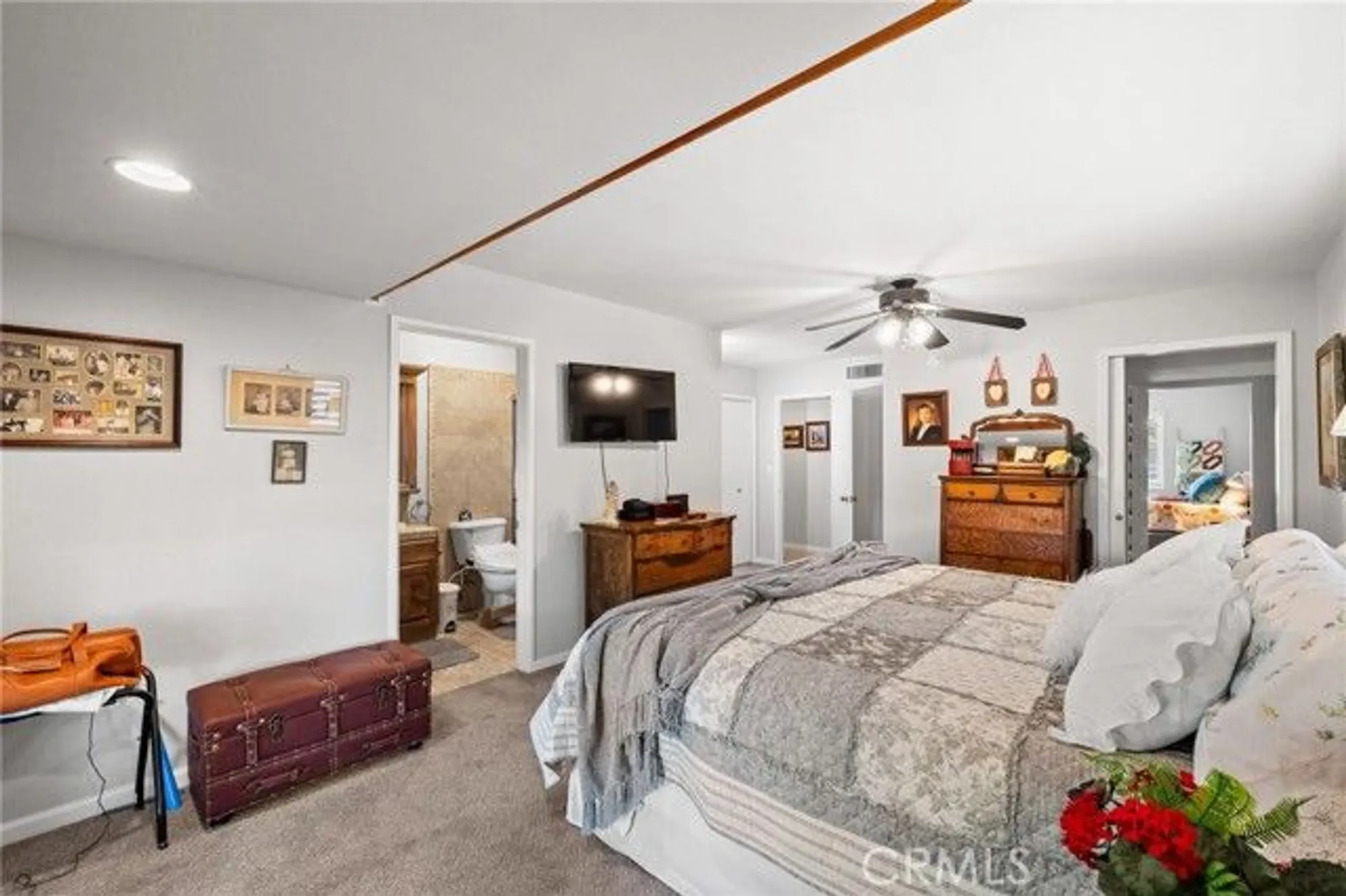 Property Slideshow image 29 of 48 | 704 river oaks dr, Bakersfield, CA, 93309