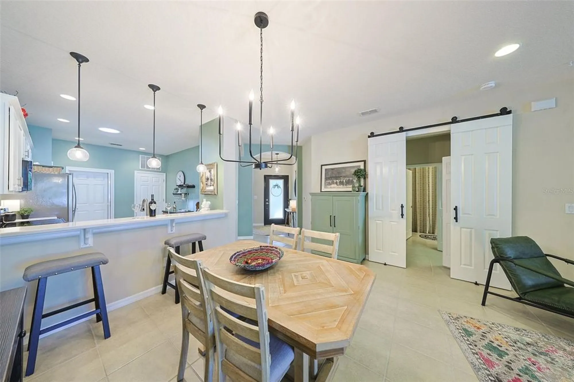 Property Slideshow image 16 of 70 | 329 bluewater falls ct, Apollo Beach, FL, 33572