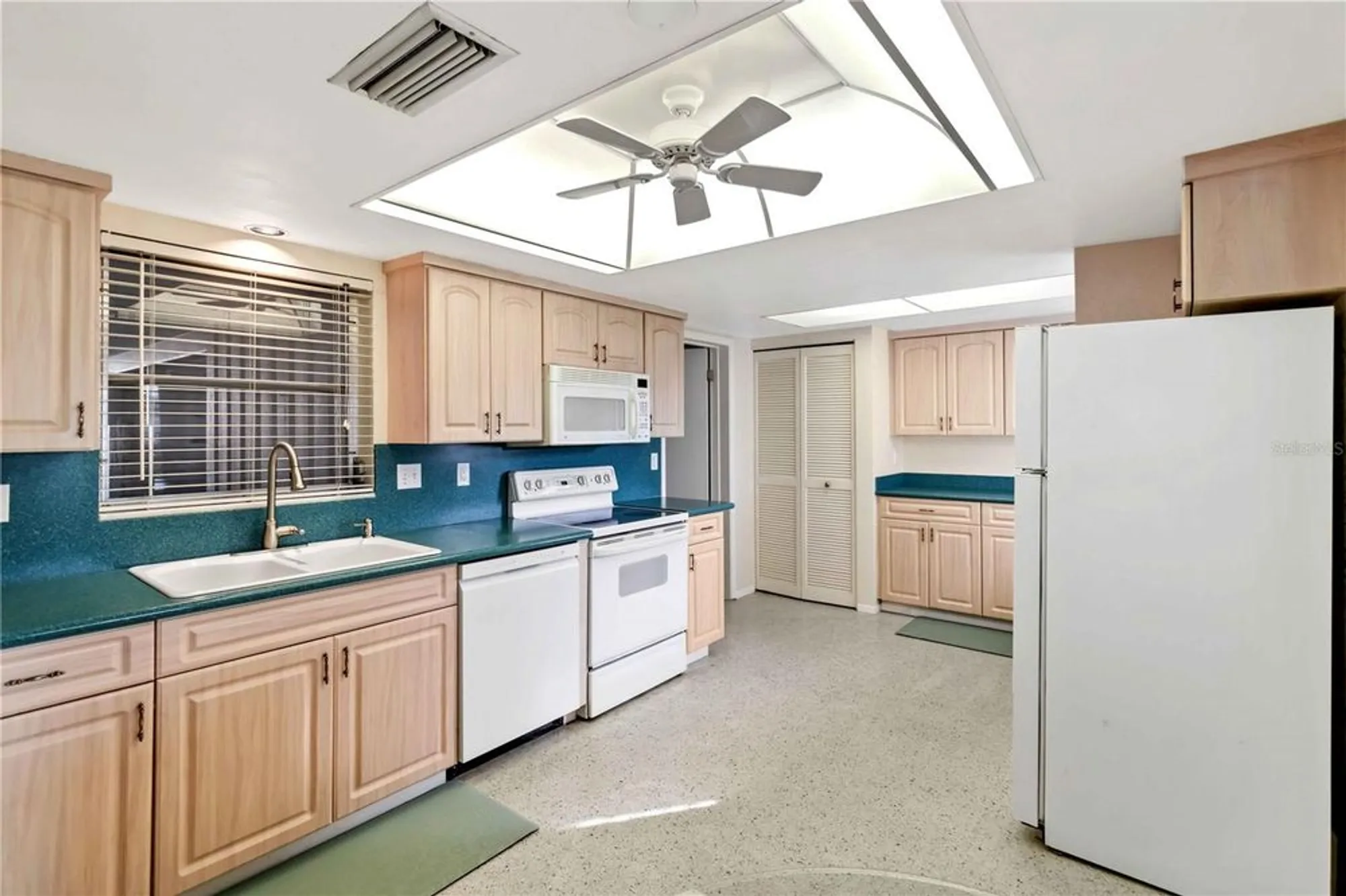 Property Slideshow image 33 of 66 | 3220 southfield ln 810, Sarasota, FL, 34239