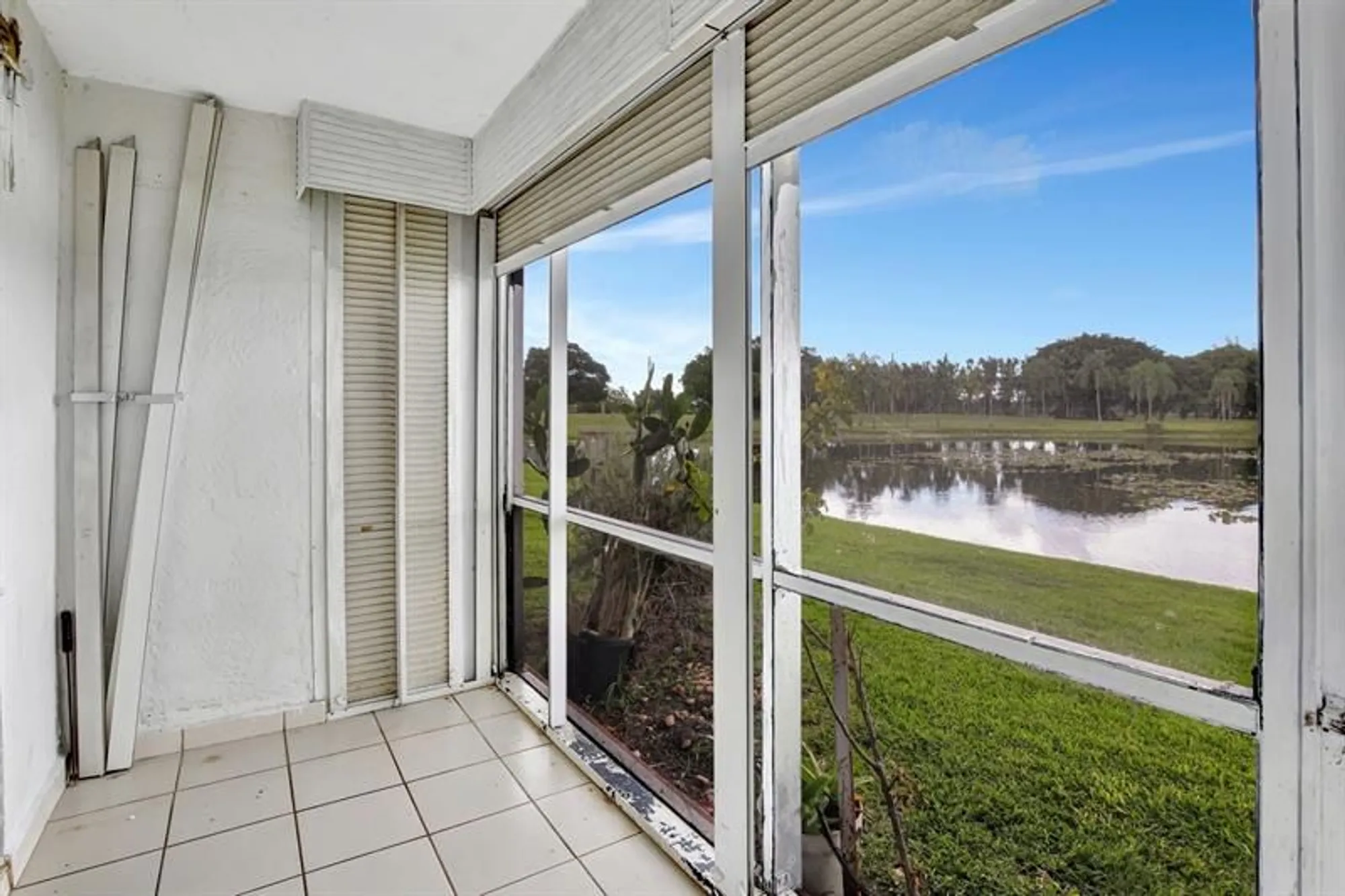 Property Slideshow image 8 of 16 | 9400 n hollybrook lake dr 105, Pembroke Pines, FL, 33025
