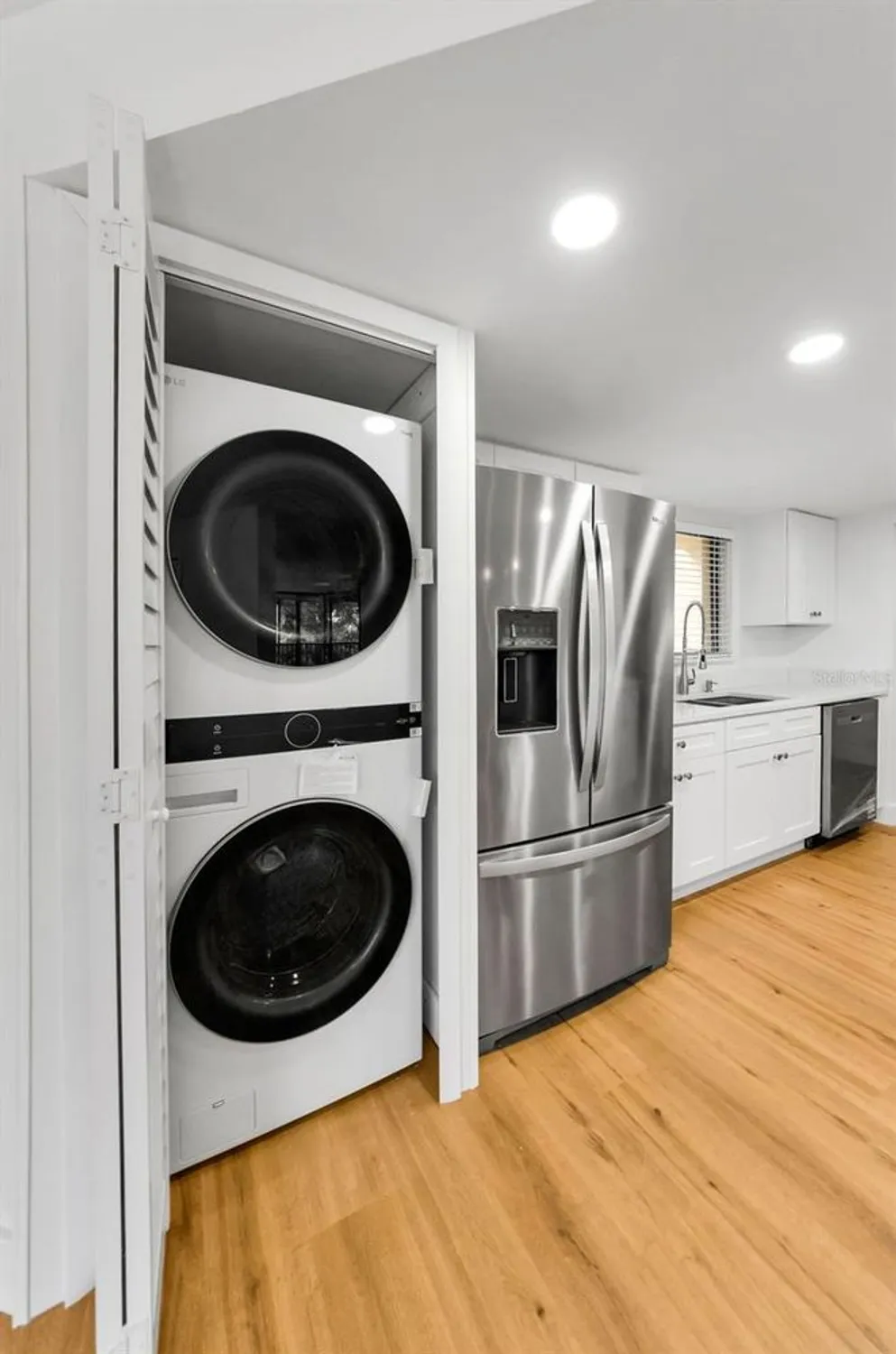 Property Slideshow image 13 of 47 | 3062 eastland blvd unit 308, Clearwater, FL, 33761